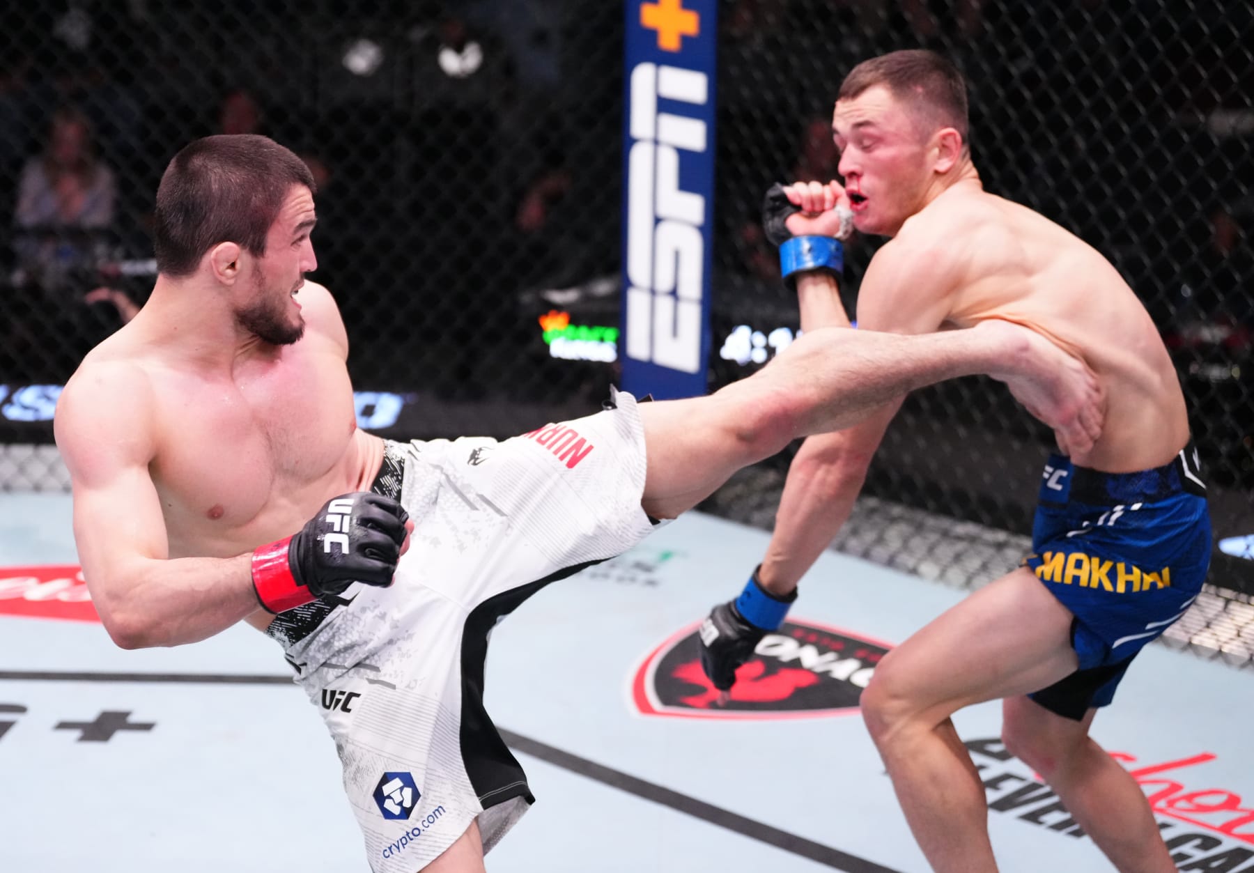 Umar Nurmagomedov kicks Bekzat Almakhan