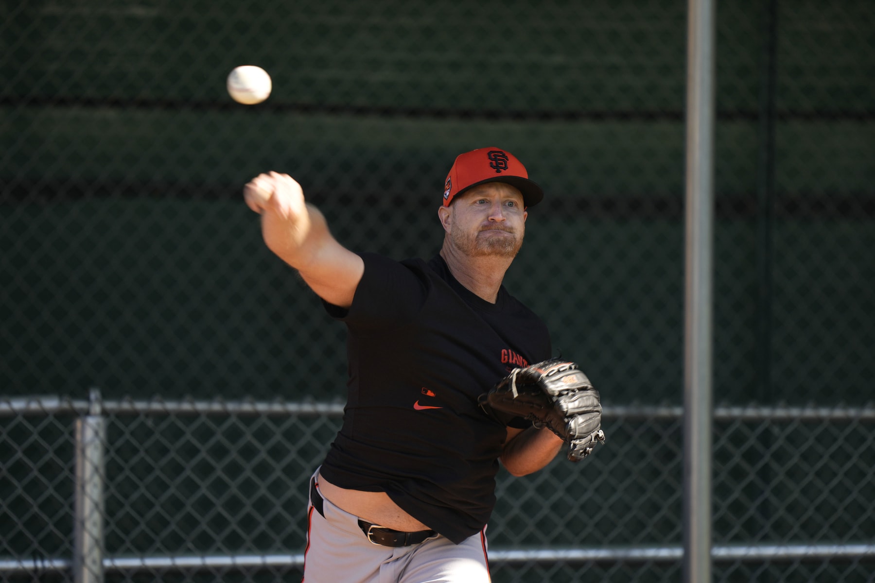SCOTTSDALE, ARIZONA - FEBRUARY 22: Alex Cobb #38 of the San Francisco Giants throws a bullpen session during the San Francisco Giants Spring Training workout at Scottsdale Stadium on February 22, 2024 in Scottsdale, Arizona. (Photo by Andy Kuno/San Francisco Giants/Getty Images)
