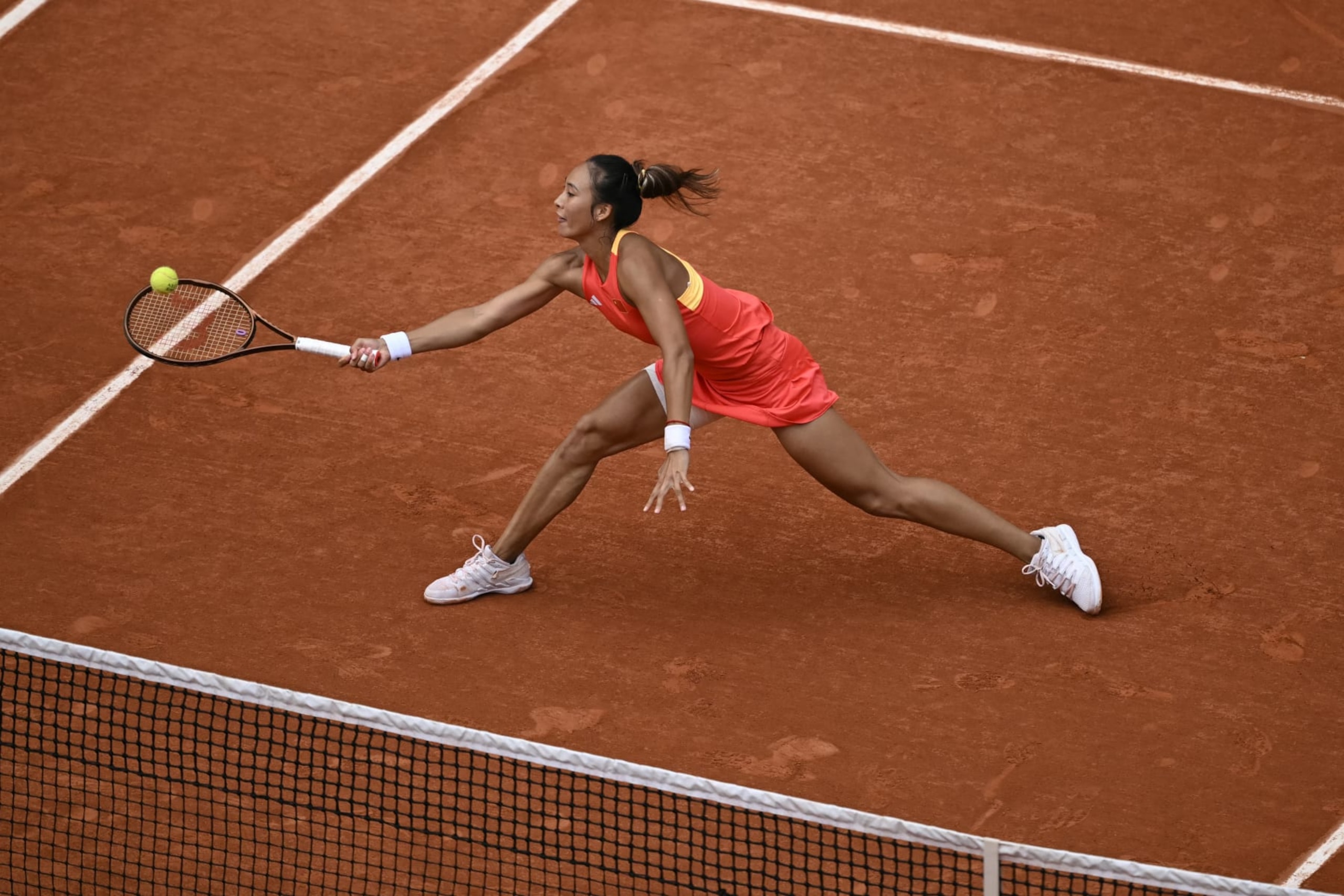 China's Zheng Qinwen returns to Croatia's Donna Vekic during their women's singles final tennis match on Court Philippe-Chatrier at the Roland-Garros Stadium during the Paris 2024 Olympic Games, in Paris on August 3, 2024. (Photo by CARL DE SOUZA / AFP) (Photo by CARL DE SOUZA/AFP via Getty Images)