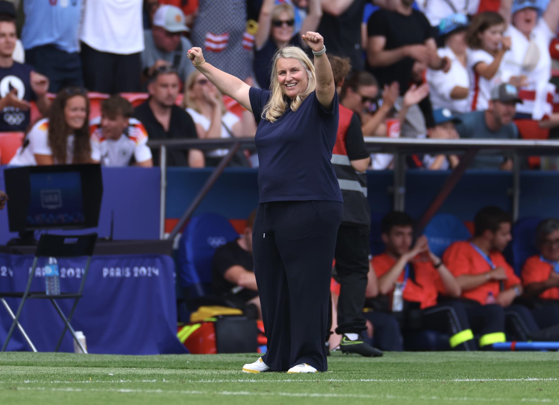 PARIS, FRANCE - AUGUST 03: Emma Hayes, Head Coach of Team United States celebrates victory after the Women's Quarterfinal match between United States and Japan during the Olympic Games Paris 2024 at Parc des Princes on August 03, 2024 in Paris, France. (Photo by Marc Atkins/Getty Images)