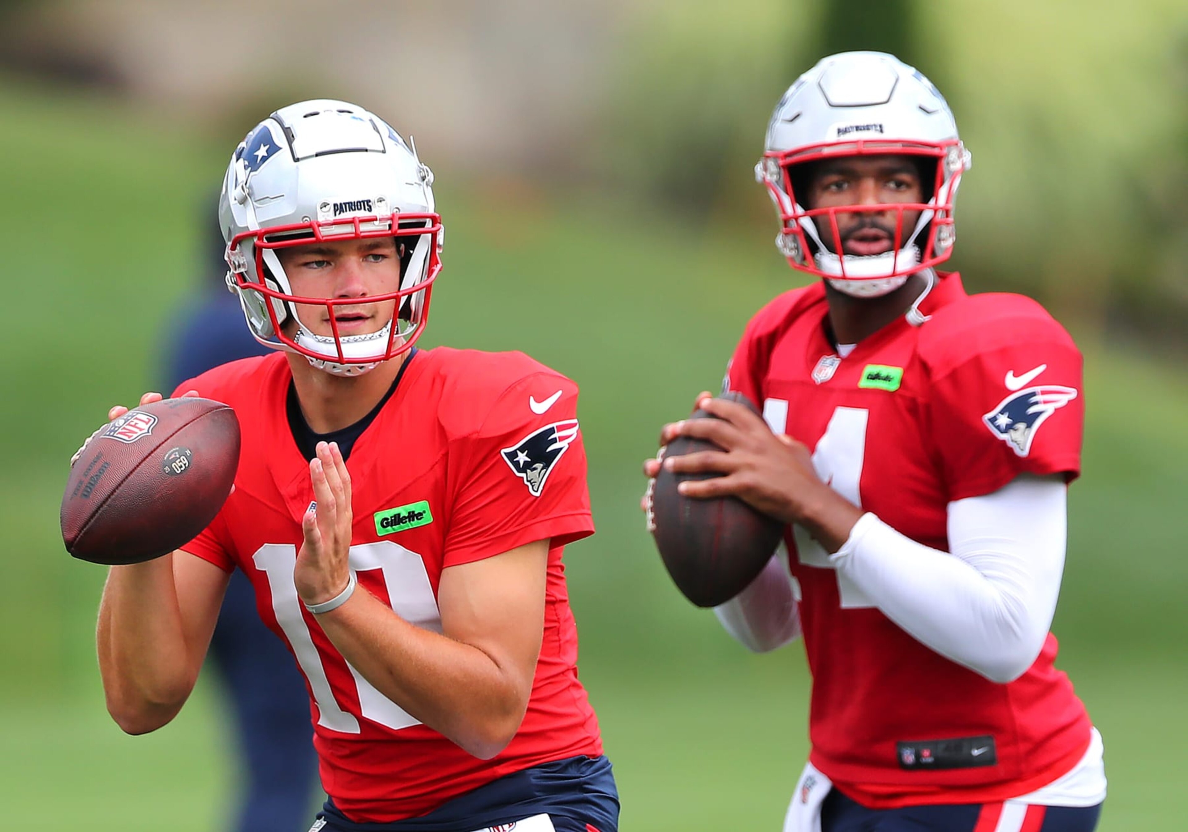 Foxborough, MA - July 30: New England Patriots QBs Drake Maye and Jacoby Brissett drop back in tandem. (Photo by John Tlumacki/The Boston Globe via Getty Images) Foxborough, MA - July 30: New England Patriots QBs Drake Maye and Jacoby Brissett drop back in tandem. (Photo by John Tlumacki/The Boston Globe via Getty Images)