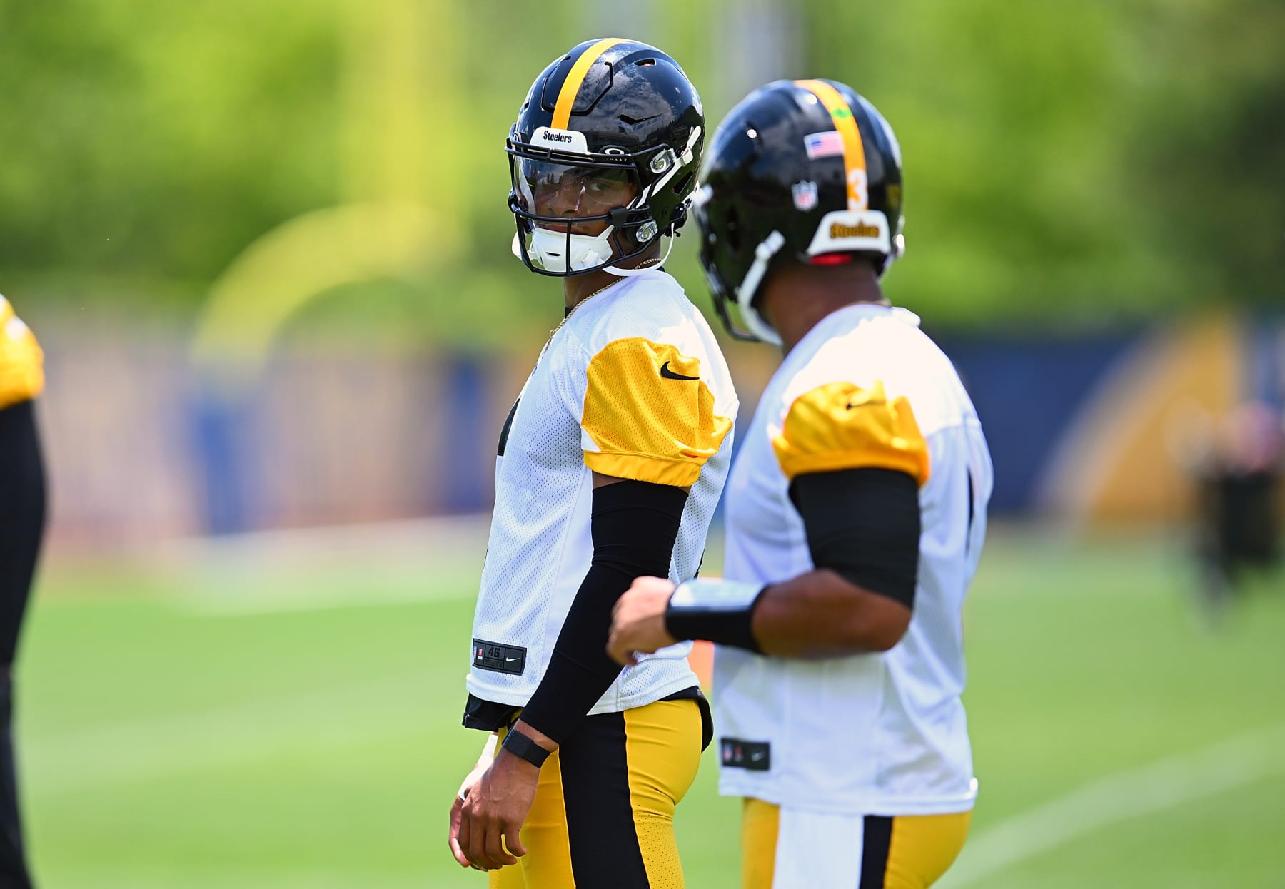 PITTSBURGH, PENNSYLVANIA - JUNE 6:  Justin Fields #2  talks with Russell Wilson #3 of the Pittsburgh Steelers during the Pittsburgh Steelers OTA offseason workout at UPMC Rooney Sports Complex on June 6 2024 in Pittsburgh, Pennsylvania. (Photo by Joe Sargent/Getty Images)
