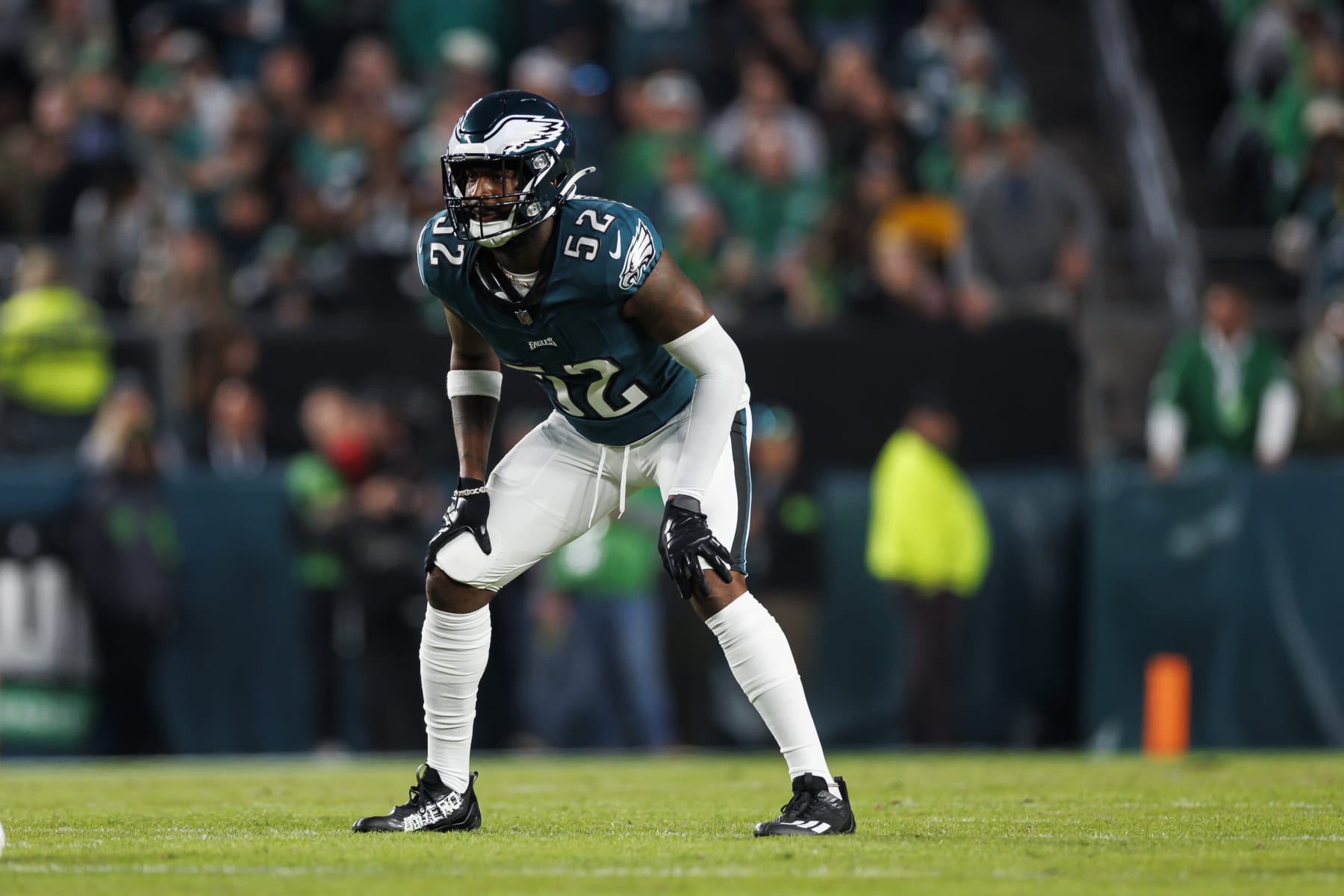 PHILADELPHIA, PENNSYLVANIA - NOVEMBER 05: Zach Cunningham #52 of the Philadelphia Eagles defends in coverage during an NFL football game against the Dallas Cowboys at Lincoln Financial Field on November 5, 2023 in Philadelphia, Pennsylvania. (Photo by Ryan Kang/Getty Images)