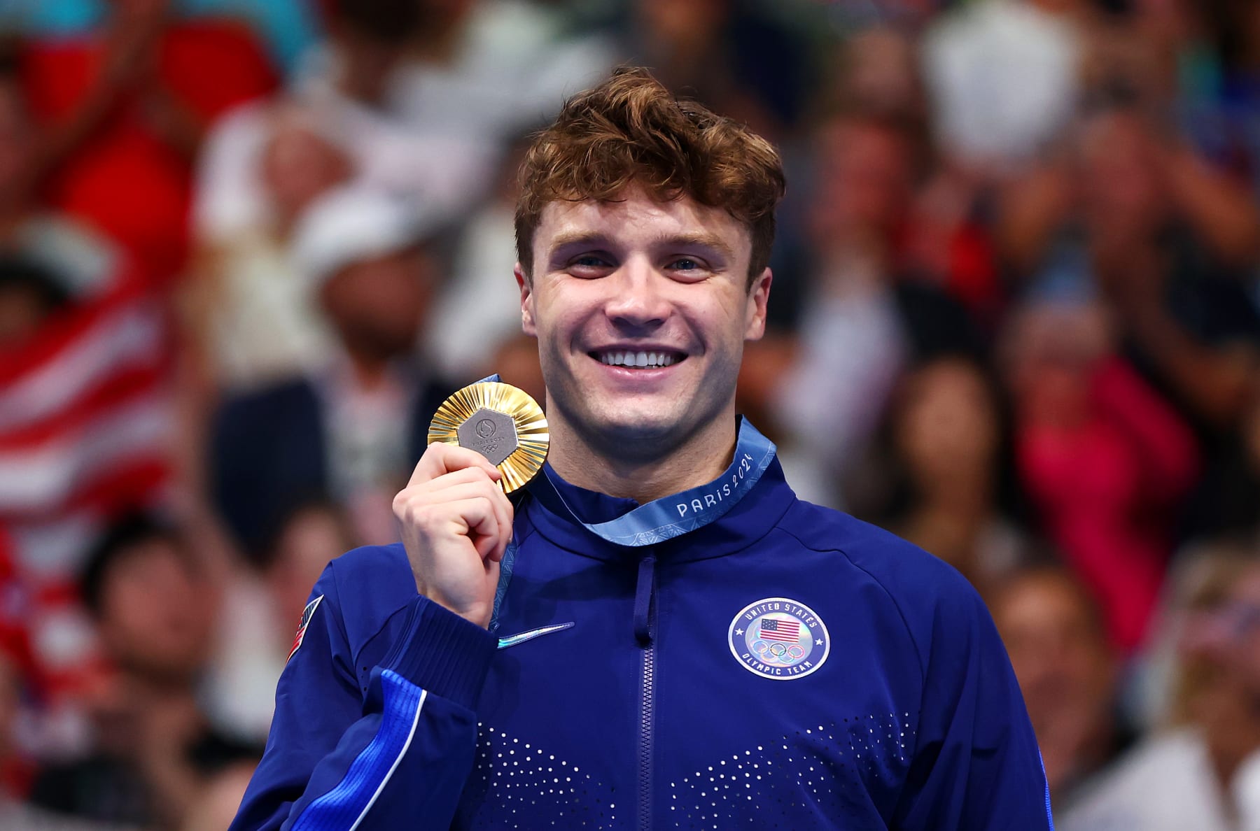 NANTERRE, FRANCE - AUGUST 04: Gold Medalist Bobby Finke of Team United States poses on the podium during the Swimming medal ceremony after the Men's 1500m Freestyle Final on day nine of the Olympic Games Paris 2024 at Paris La Defense Arena on August 04, 2024 in Nanterre, France. (Photo by Maddie Meyer/Getty Images)