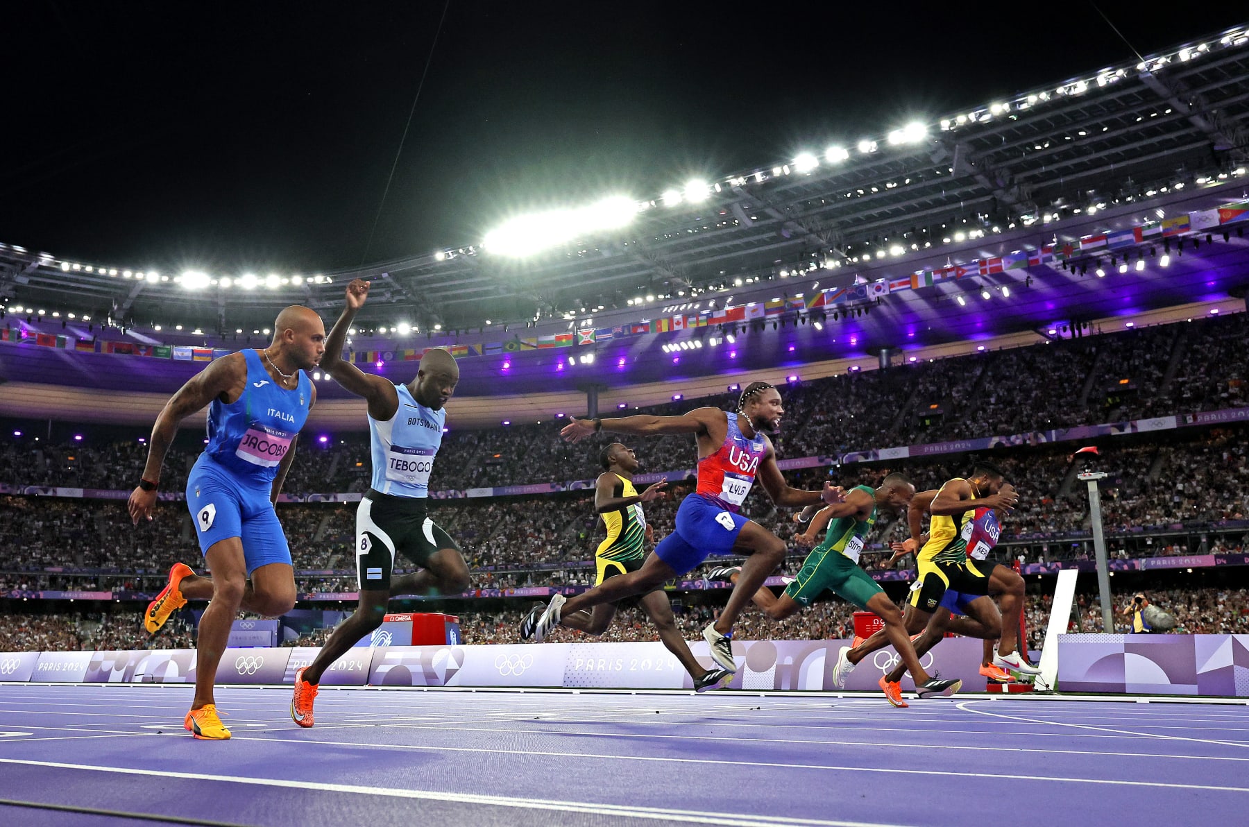 PARIS, FRANCE - AUGUST 04: A general view as Noah Lyles of Team United States crosses the finish line winning the gold medal after competing the Men's 100m Final on day nine of the Olympic Games Paris 2024 at Stade de France on August 04, 2024 in Paris, France. (Photo by Cameron Spencer/Getty Images)