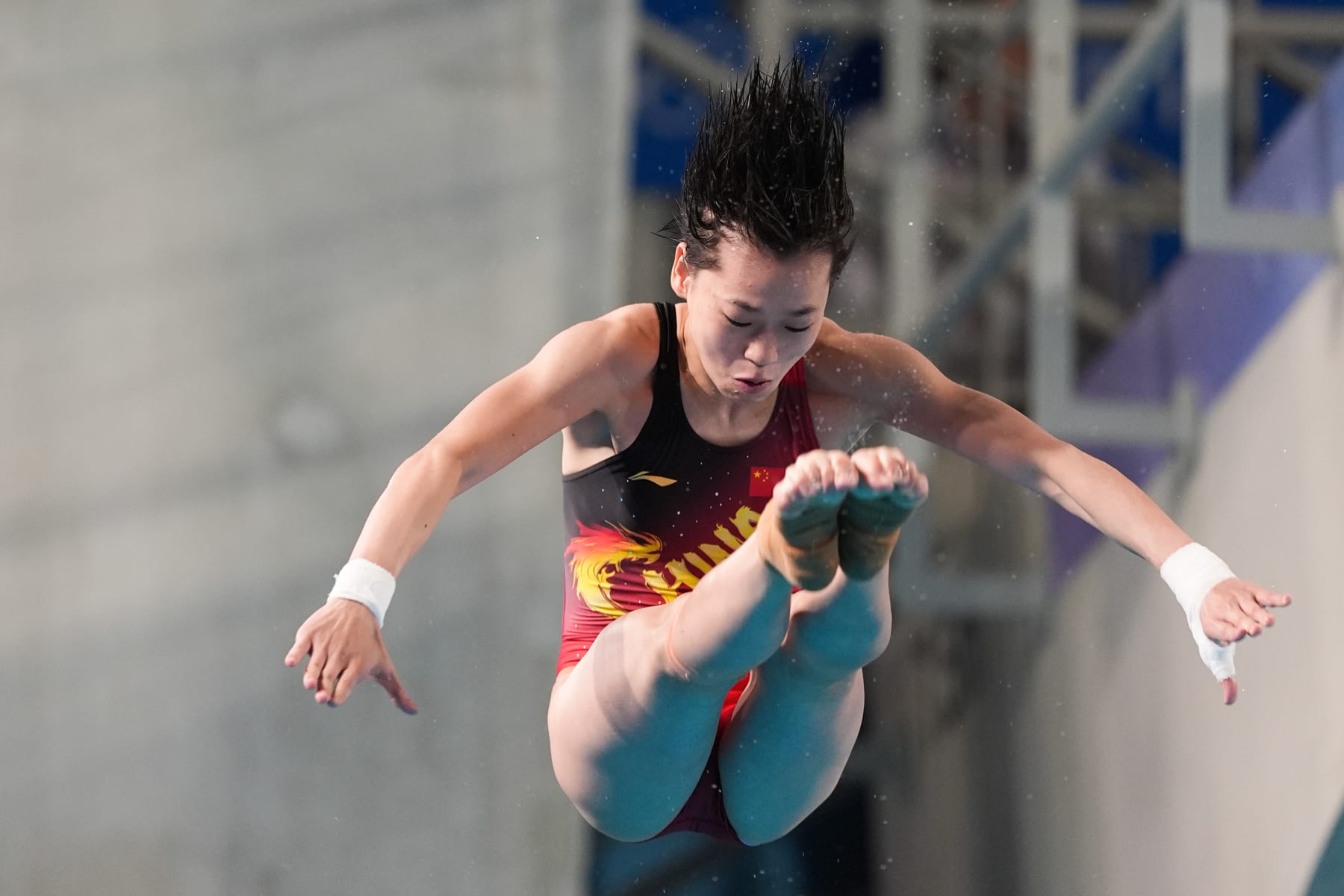 SAINT-DENIS, FRANCE - AUGUST 06: Quan Hongchan of Team China competes in the Diving - Women's 10m Platform Final on day 11 of the Paris 2024 Olympic Games at Aquatics Centre on August 6, 2024 in Saint-Denis, France. (Photo by Ni Minzhe/CHINASPORTS/VCG via Getty Images)