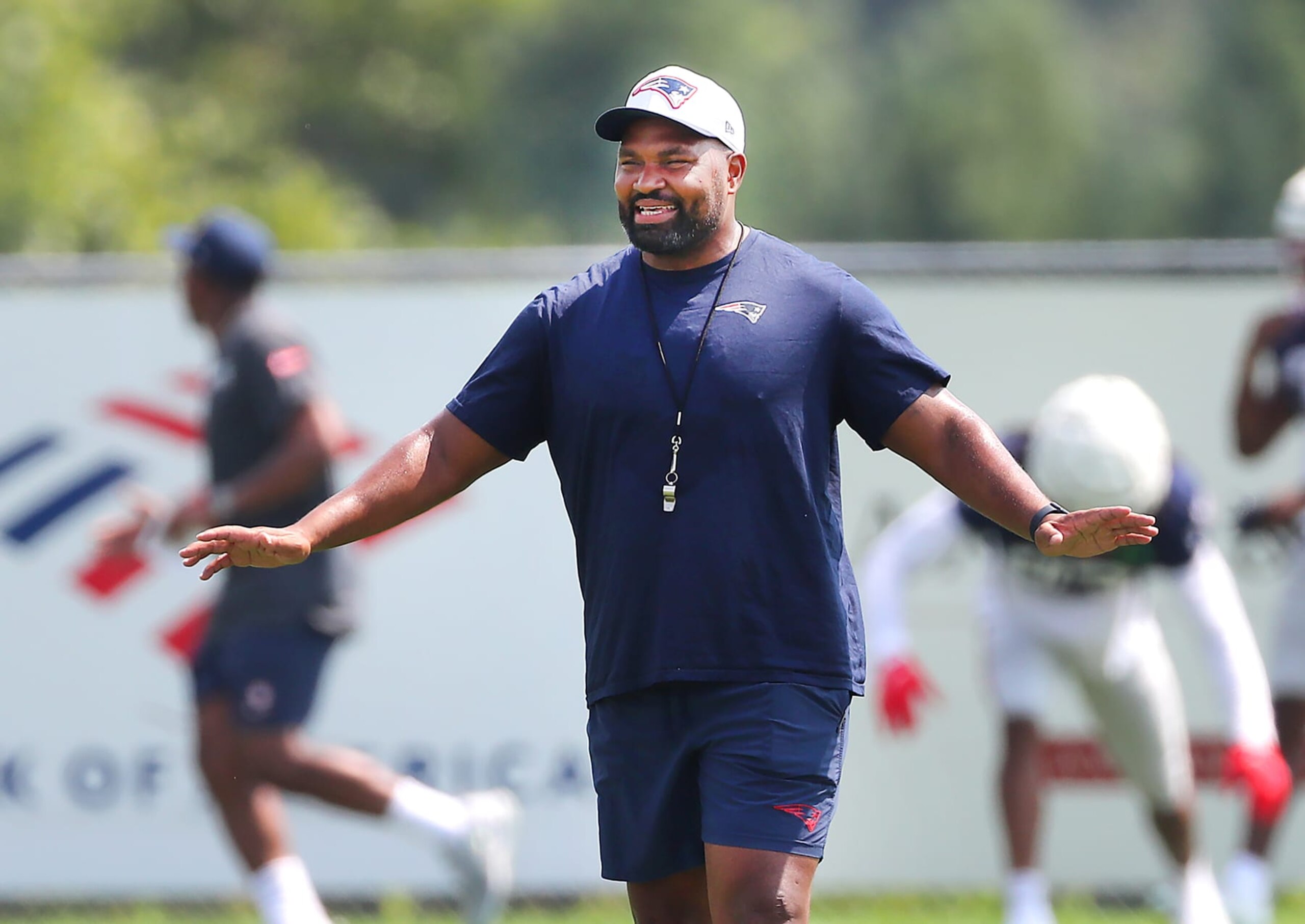 Foxborough, MA - August 2: New England Patriots head coach Jerod Mayo talks to his players during warmups. (Photo by John Tlumacki/The Boston Globe via Getty Images)