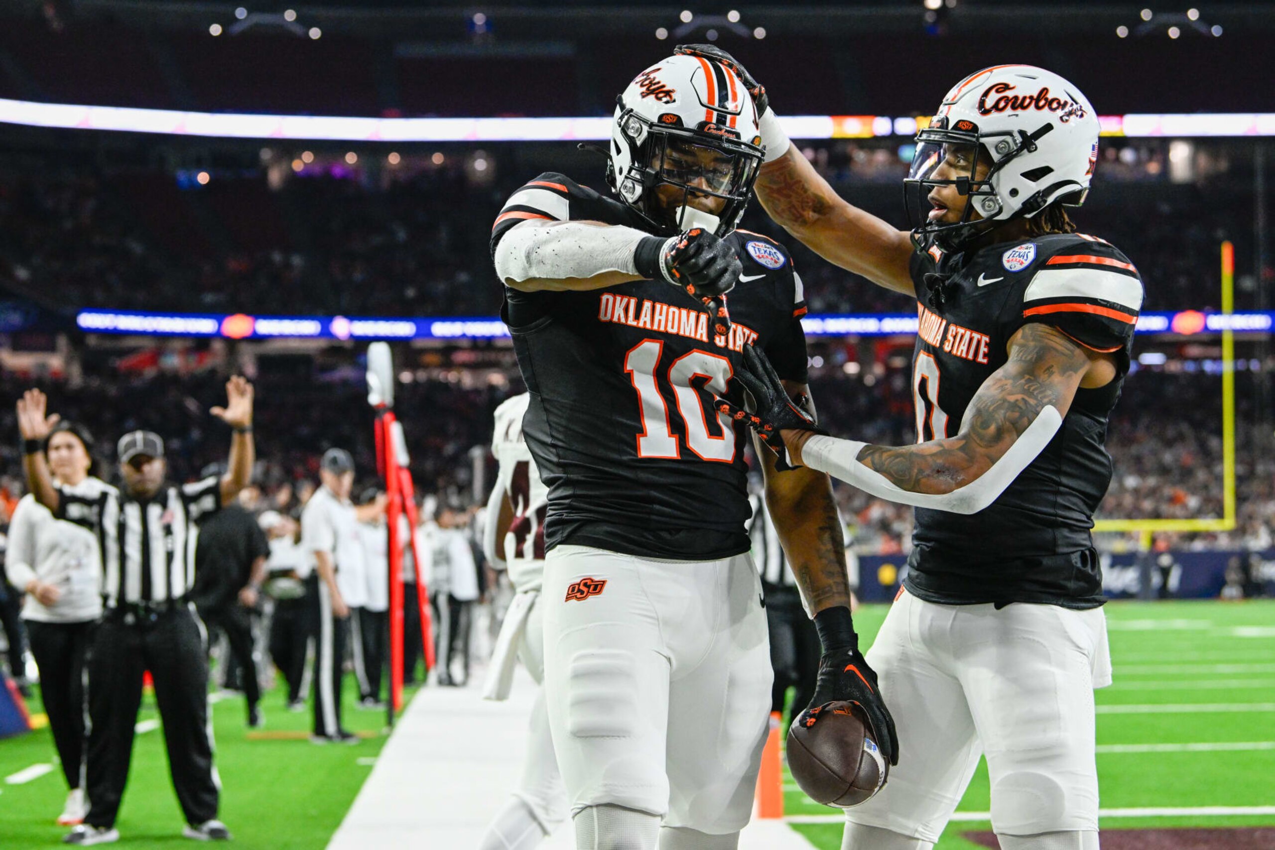 Rashod Owens, left, and Ollie Gordon II of Oklahoma State.