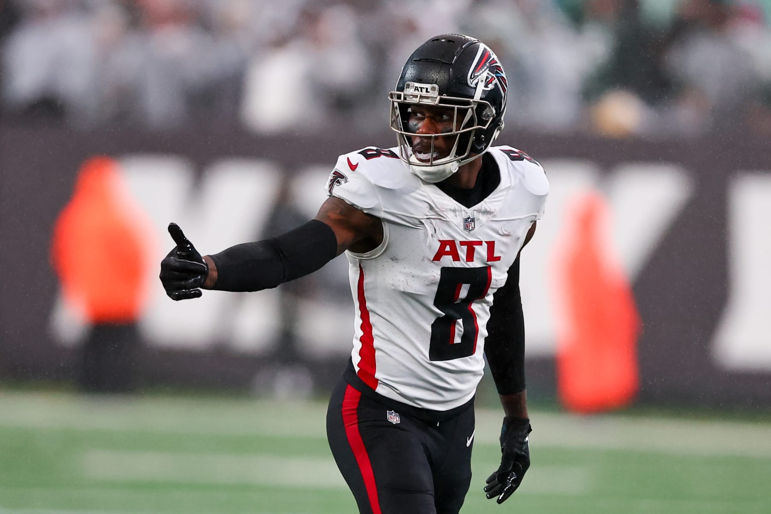 EAST RUTHERFORD, NJ - DECEMBER 03: Kyle Pitts #8 of the Atlanta Falcons during the game against the New York Jets on December 3, 2023 at MetLife Stadium in East Rutherford, New Jersey. (Photo by Rich Graessle/Icon Sportswire via Getty Images) EAST RUTHERFORD, NJ - DECEMBER 03: Kyle Pitts #8 of the Atlanta Falcons during the game against the New York Jets on December 3, 2023 at MetLife Stadium in East Rutherford, New Jersey. (Photo by Rich Graessle/Icon Sportswire via Getty Images)