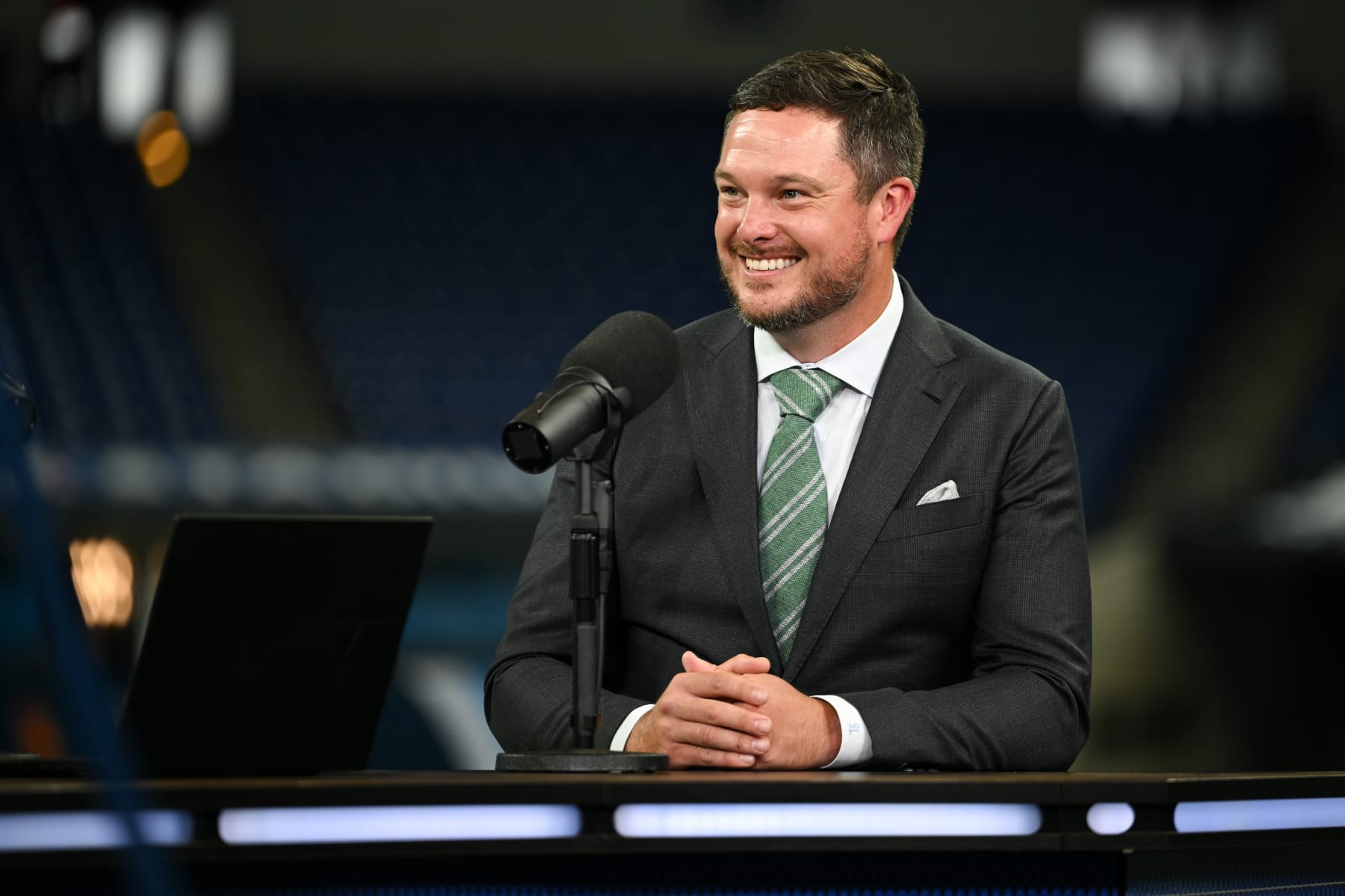 INDIANAPOLIS, IN - JULY 25: Oregon Ducks Head Coach Dan Lanning speaks during the 2024 Big Ten Media Days on July 25, 2024 at Lucas Oil Stadium in Indianapolis, IN. (Photo by James Black/Icon Sportswire via Getty Images)