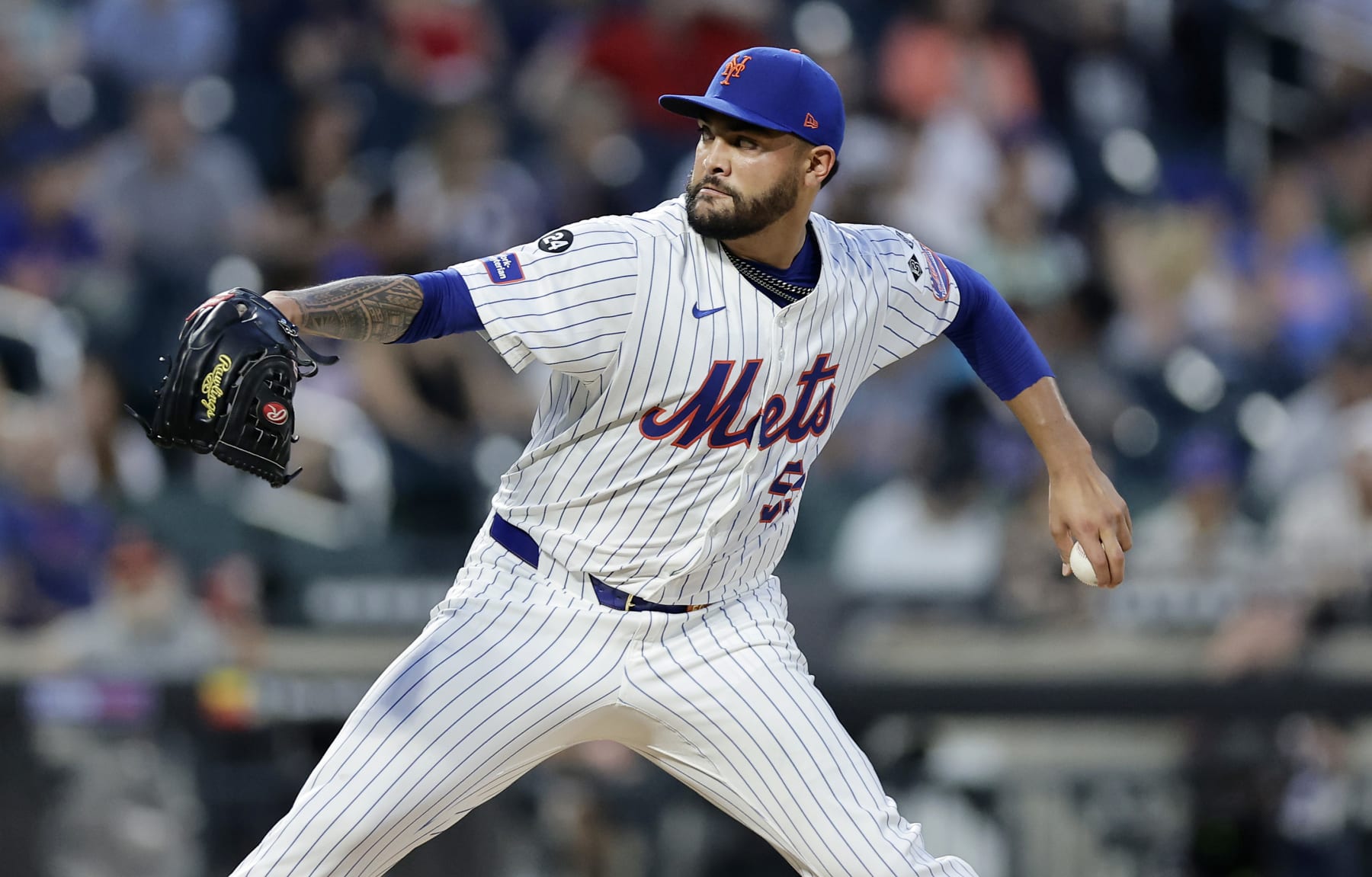NEW YORK, NEW YORK - JULY 30: Sean Manaea #59 of the New York Mets pitches against the Minnesota Twins at Citi Field on July 30, 2024 in New York City. (Photo by Jim McIsaac/Getty Images)