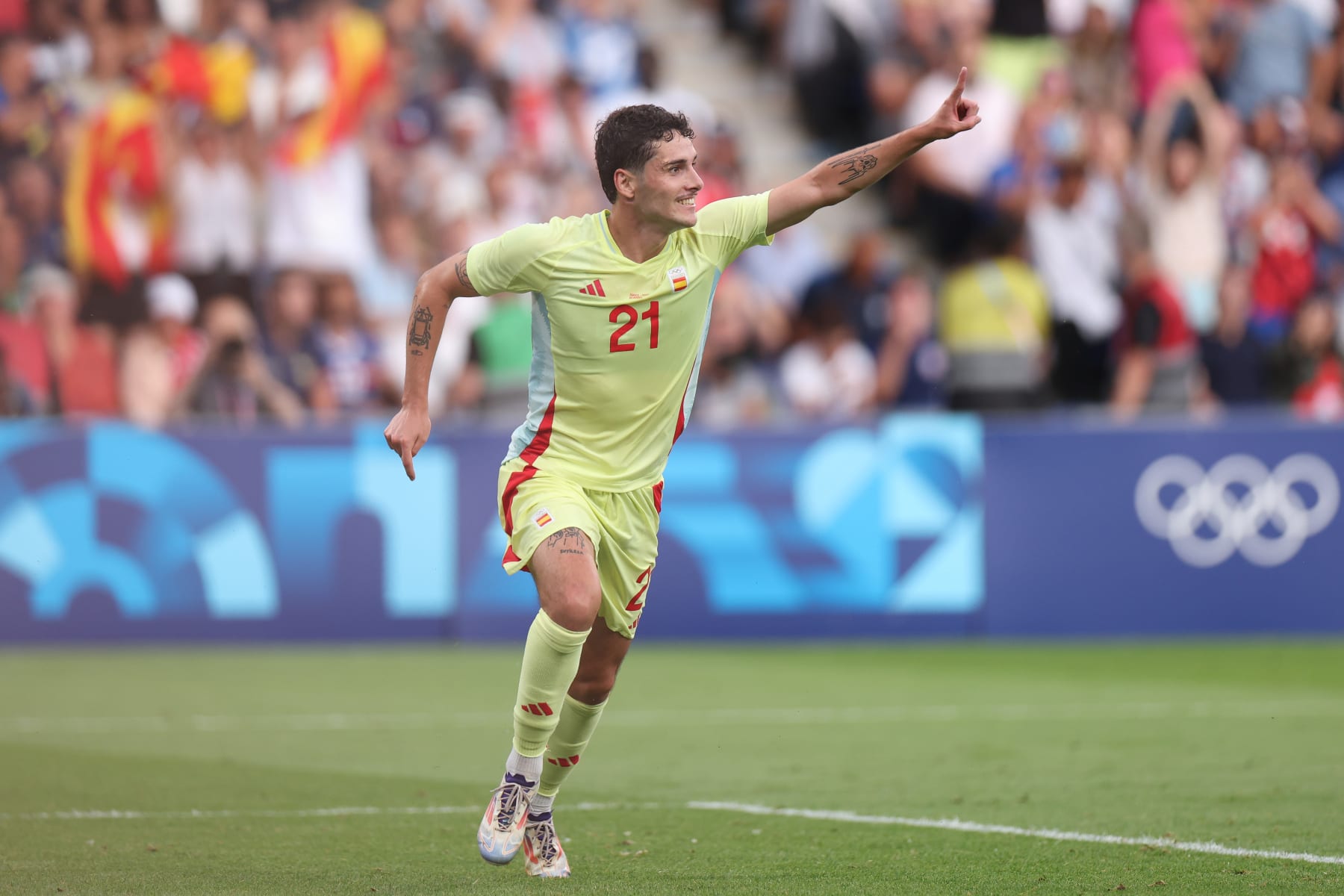 PARIS, FRANCE - AUGUST 09: Sergio Camello #21 of Team Spain celebrates scoring his team's fourth goal during the Men's Gold Medal match between France and Spain during the Olympic Games Paris 2024 at Parc des Princes on August 09, 2024 in Paris, France. (Photo by Alex Pantling/Getty Images)