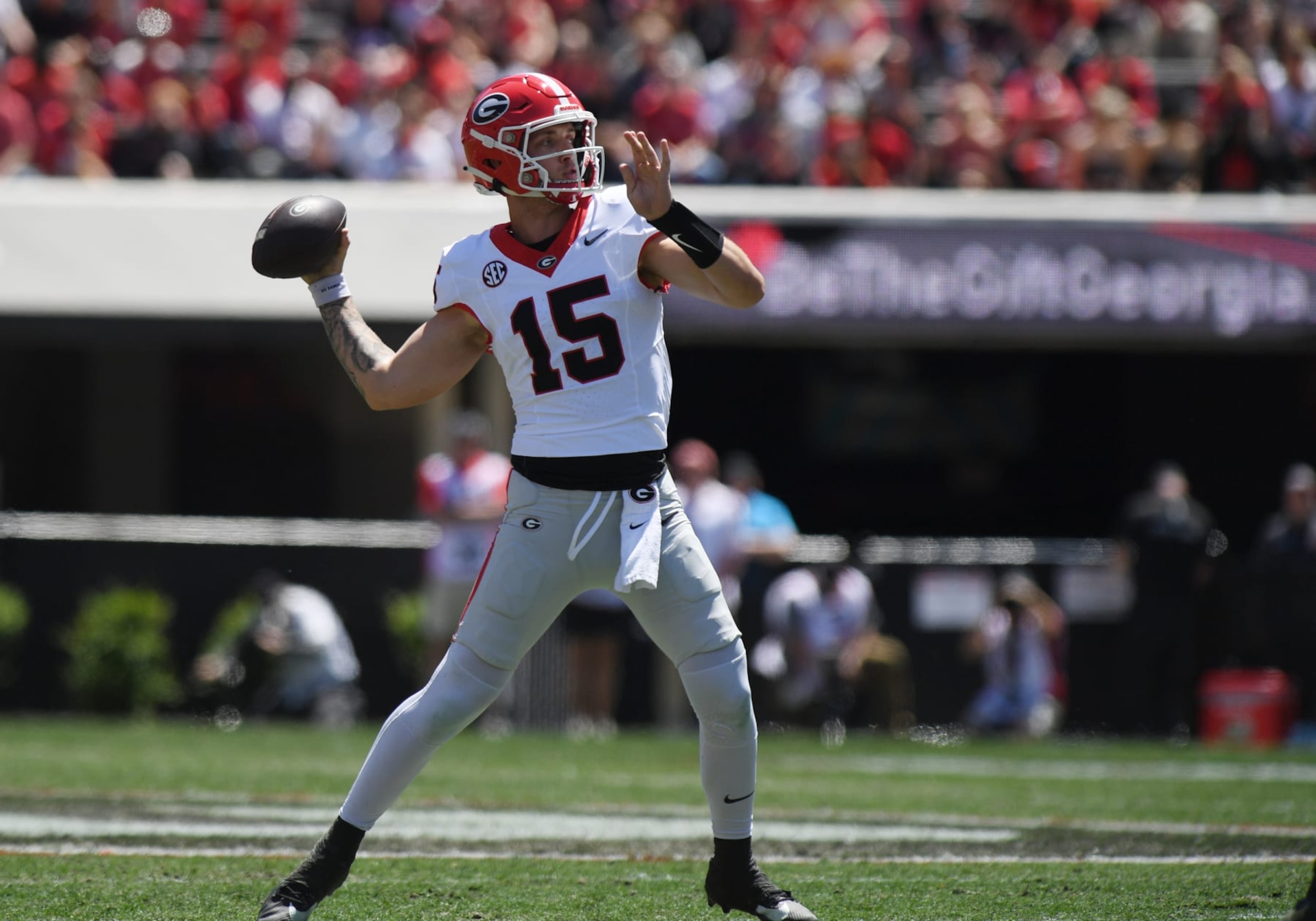 Athens, GA - APRIL 13: Georgia Bulldogs Quarterback Carson Beck (15) passes the ball during the G-Day Red and Black Spring Game on April 13, 2024, Sanford Stadium in Athens, GA. (Photo by Jeffrey Vest/Icon Sportswire via Getty Images)