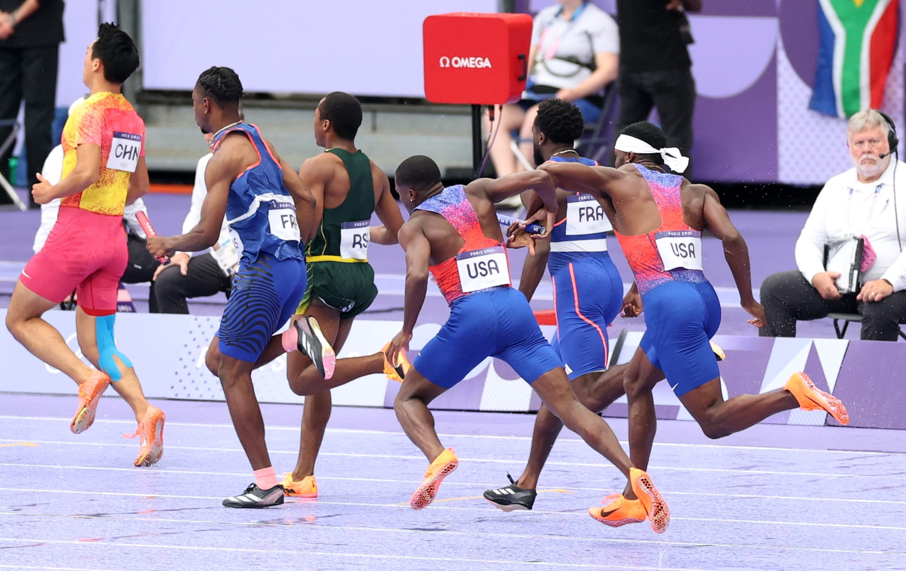 PARIS, FRANCE - AUGUST 09:  Christian Coleman of Team United States (3R) attempts to pass the baton to team mate Kenneth Bednarek (R) in the Men's 4x100m Relay Final on day fourteen of the Olympic Games Paris 2024 at Stade de France on August 09, 2024 in Paris, France. (Photo by Patrick Smith/Getty Images)