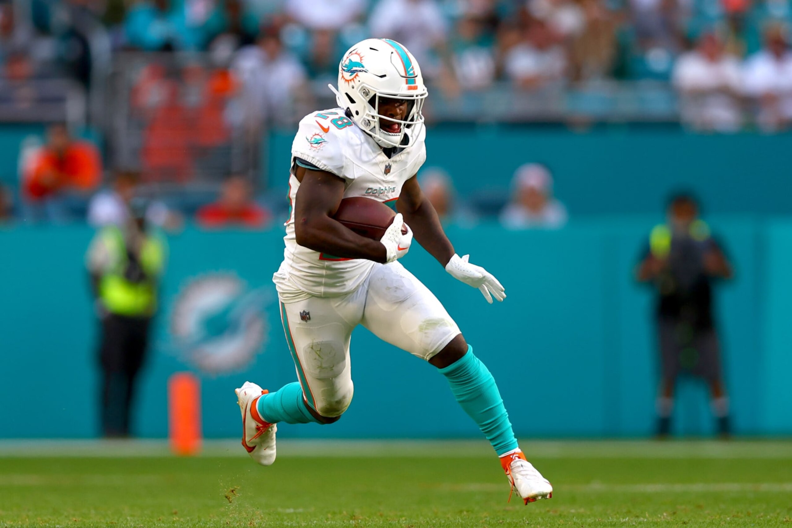 MIAMI GARDENS, FLORIDA - DECEMBER 17: De'Von Achane #28 of the Miami Dolphins carries the ball against the New York Jets during the second half of the game at Hard Rock Stadium on December 17, 2023 in Miami Gardens, Florida. (Photo by Megan Briggs/Getty Images)