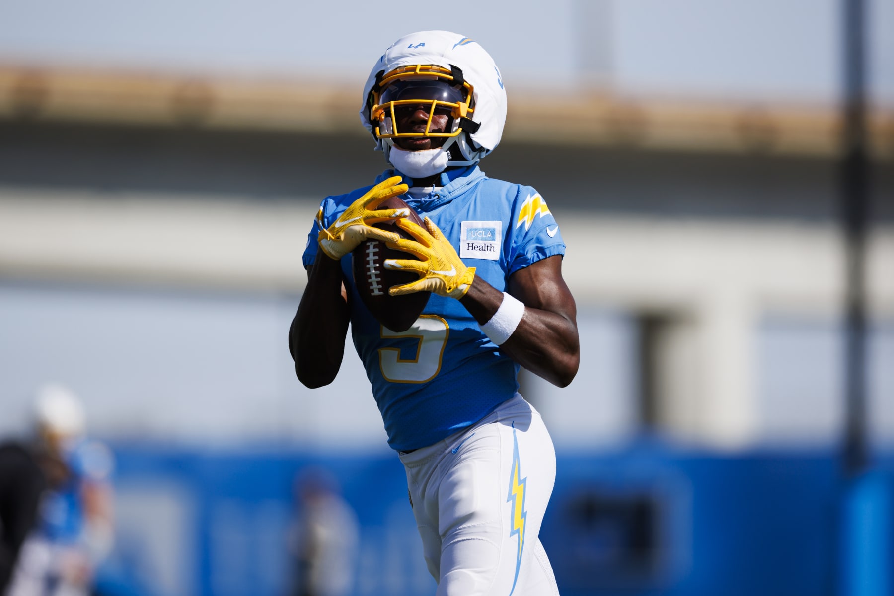 EL SEGUNDO, CALIFORNIA - AUGUST 7: Joshua Palmer #5 of the Los Angeles Chargers catches the ball during training camp at The Bolt on August 7, 2024 in El Segundo, California.  (Photo by Ric Tapia/Getty Images)