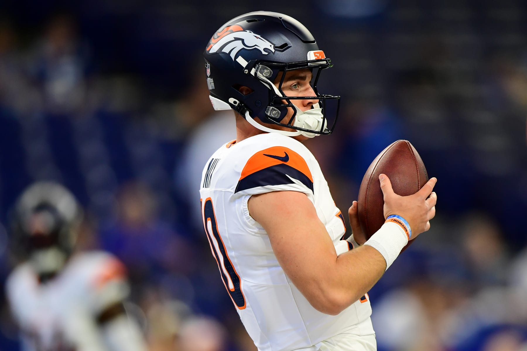 INDIANAPOLIS, INDIANA - AUGUST 11: Bo Nix #10 of the Denver Broncos warms up before a preseason game against the Indianapolis Colts at Lucas Oil Stadium on August 11, 2024 in Indianapolis, Indiana. (Photo by Emilee Chinn/Getty Images)