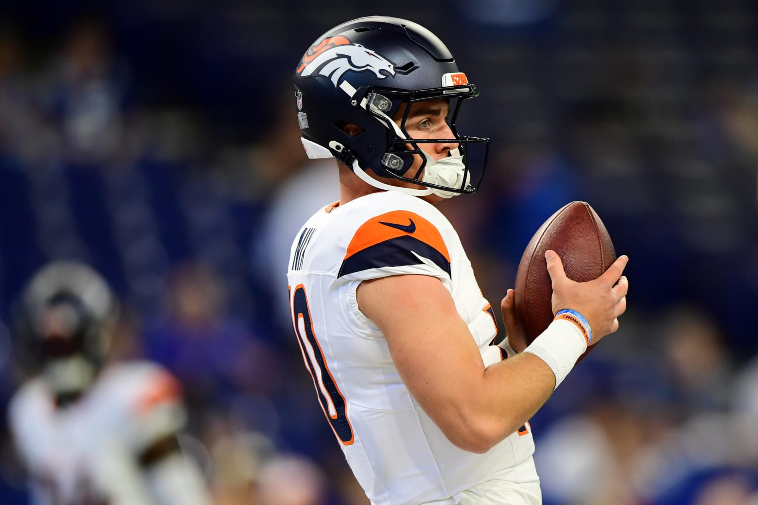 INDIANAPOLIS, INDIANA - AUGUST 11: Bo Nix #10 of the Denver Broncos warms up before a preseason game against the Indianapolis Colts at Lucas Oil Stadium on August 11, 2024 in Indianapolis, Indiana. (Photo by Emilee Chinn/Getty Images)