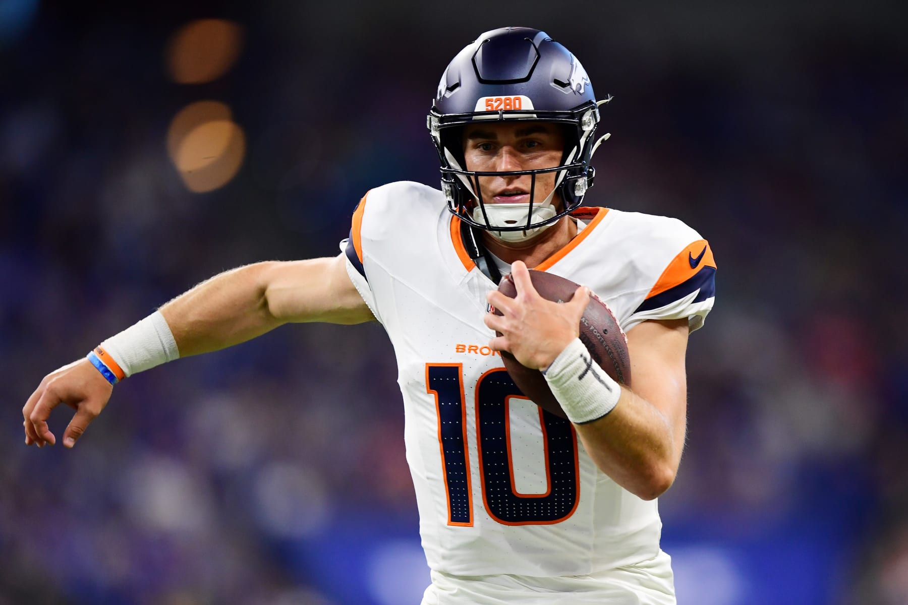 INDIANAPOLIS, INDIANA - AUGUST 11: Bo Nix #10 of the Denver Broncos carries the ball in the first half during a preseason game against the Indianapolis Colts at Lucas Oil Stadium on August 11, 2024 in Indianapolis, Indiana. (Photo by Emilee Chinn/Getty Images)