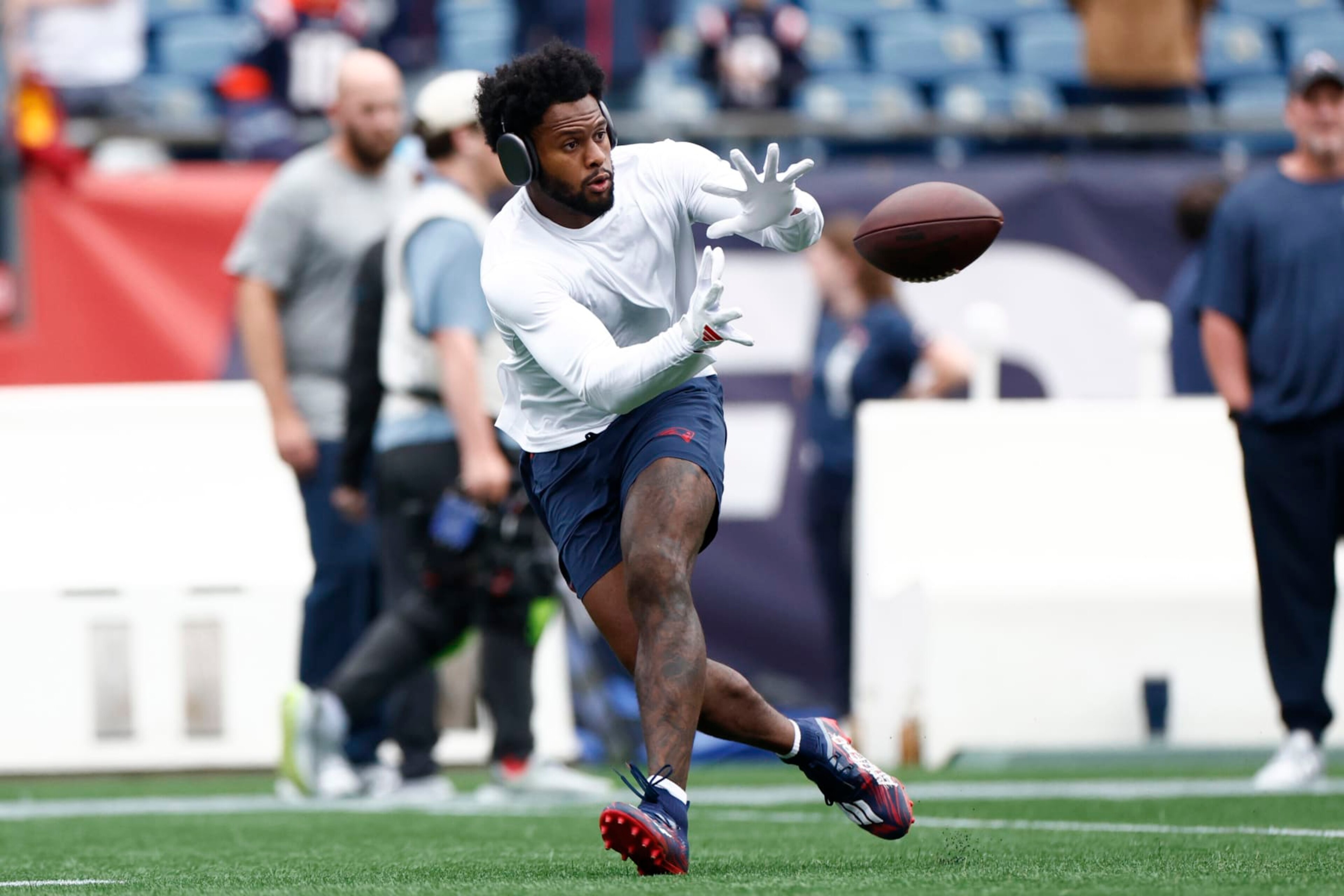 Foxborough, MA - August 8: New England Patriots WR JuJu Smith-Schuster catches the ball during warmups before a preseason game at Gillette Stadium. (Photo by Danielle Parhizkaran/The Boston Globe via Getty Images)