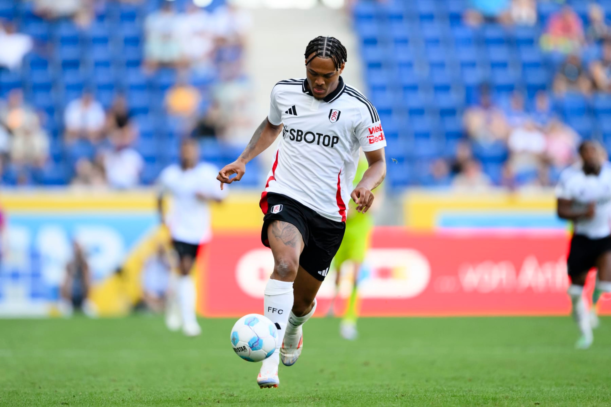 SINSHEIM, GERMANY - AUGUST 10: Rodrigo Muniz of Fulham controls the ball  during the pre-season friendly match between Fulham and TSG Hoffenheim at PreZero-Arena on August 10, 2024 in Sinsheim, Germany. (Photo by Helge Prang/Getty Images)