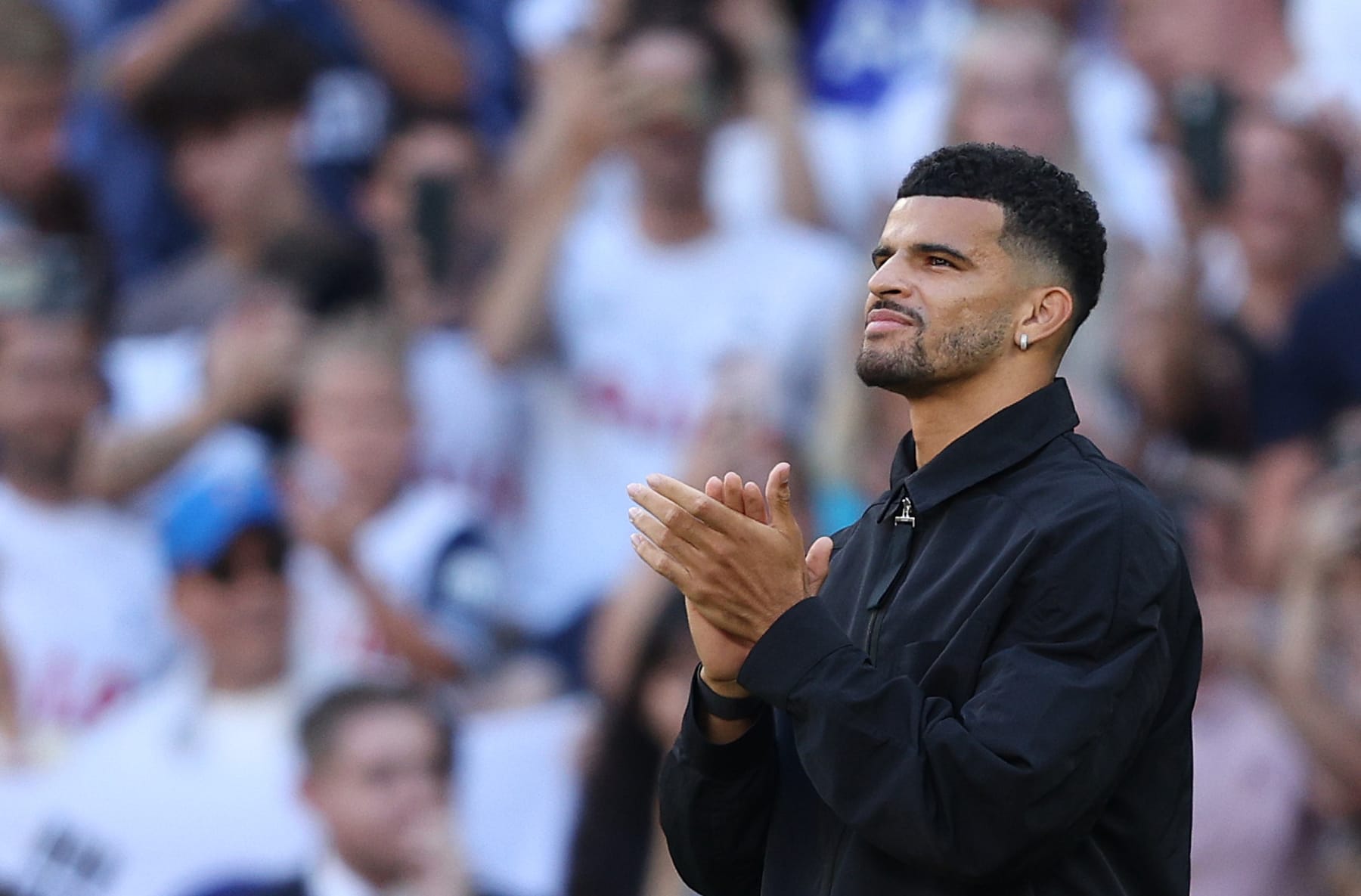 LONDON, ENGLAND - AUGUST 10: Dominic Solanke of Tottenham Hotspur applauds the crowd ahead of the pre-season friendly match between Tottenham Hotspur and Bayern Munich at Tottenham Hotspur Stadium on August 10, 2024 in London, England. (Photo by Warren Little/Getty Images)