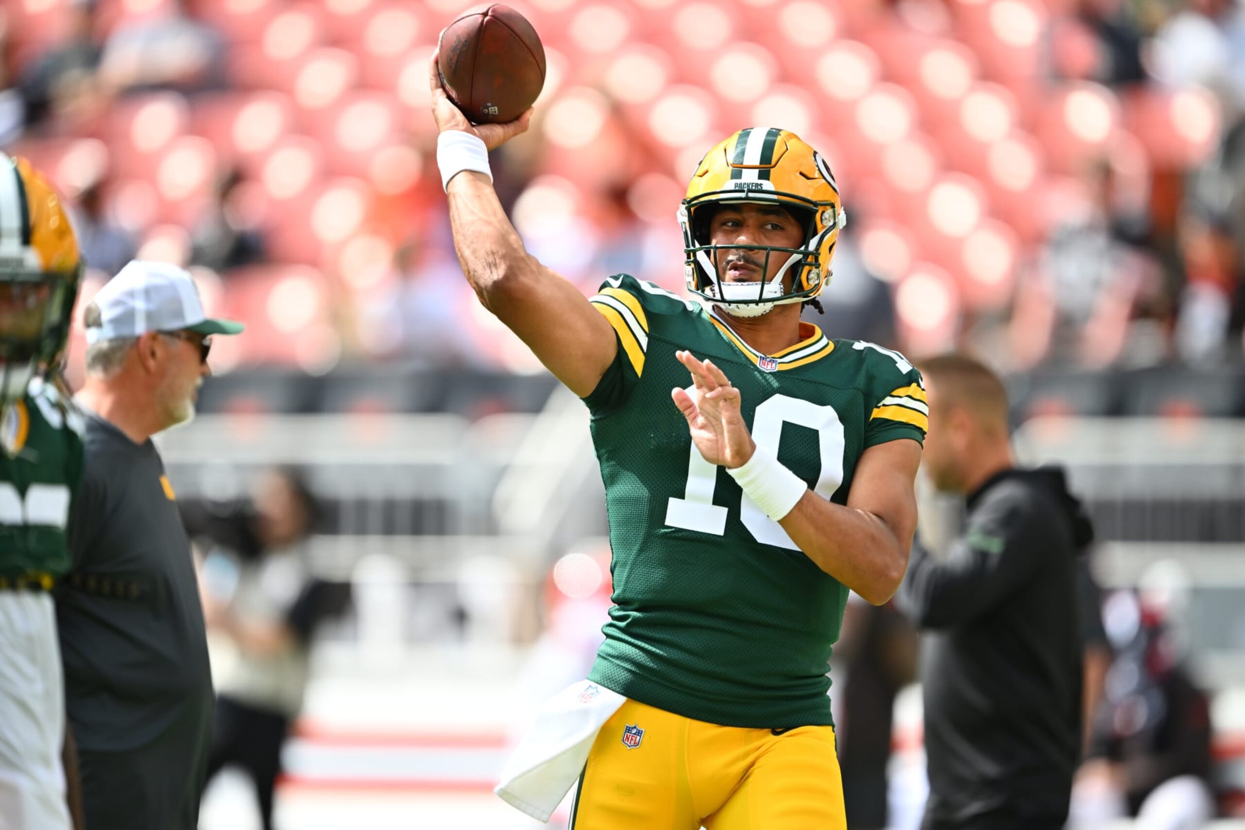 CLEVELAND, OHIO - AUGUST 10: Quarterback Jordan Love #10 of the Green Bay Packers warms up before the game against the Cleveland Browns at Cleveland Browns Stadium on August 10, 2024 in Cleveland, Ohio. (Photo by Jason Miller/Getty Images)