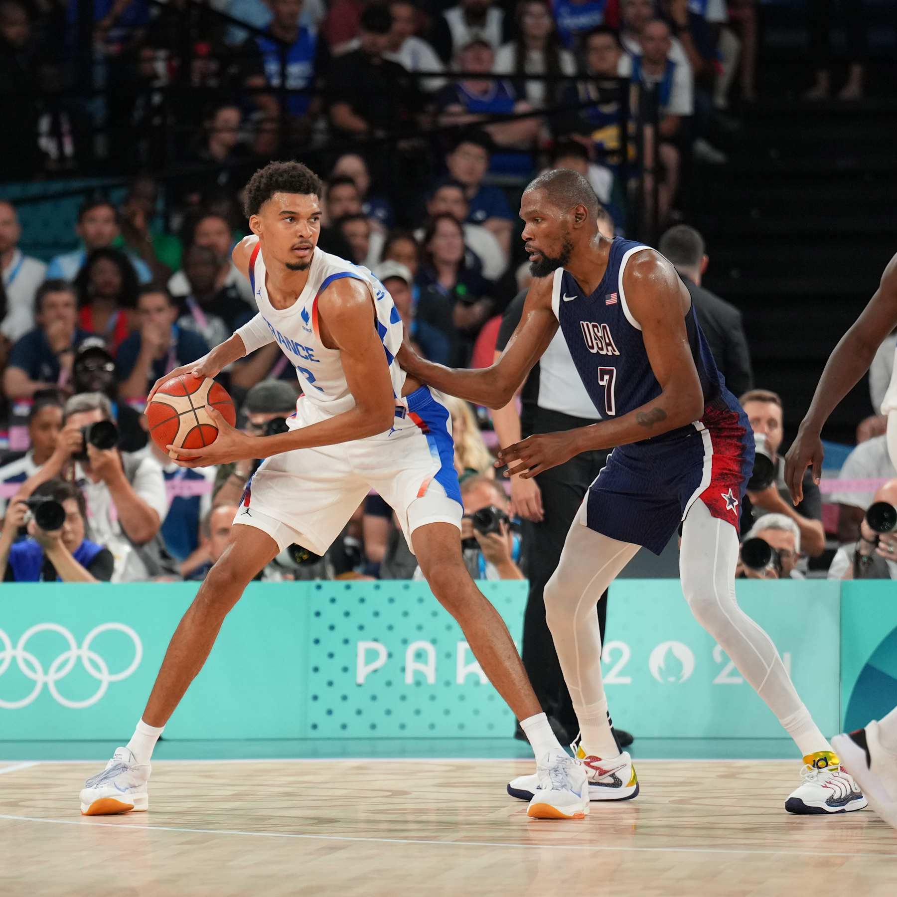 PARIS, FRANCE - AUGUST 10: Victor Wembanyama #32 of Team France handles the ball during the game against Team USA during the Men's Gold Medal Game on August 10, 2024 at the AccorHotels Arena in Paris, France. NOTE TO USER: User expressly acknowledges and agrees that, by downloading and/or using this photograph, user is consenting to the terms and conditions of the Getty Images License Agreement. Mandatory Copyright Notice: Copyright 2024 NBAE (Photo by Jesse D. Garrabrant/NBAE via Getty Images)