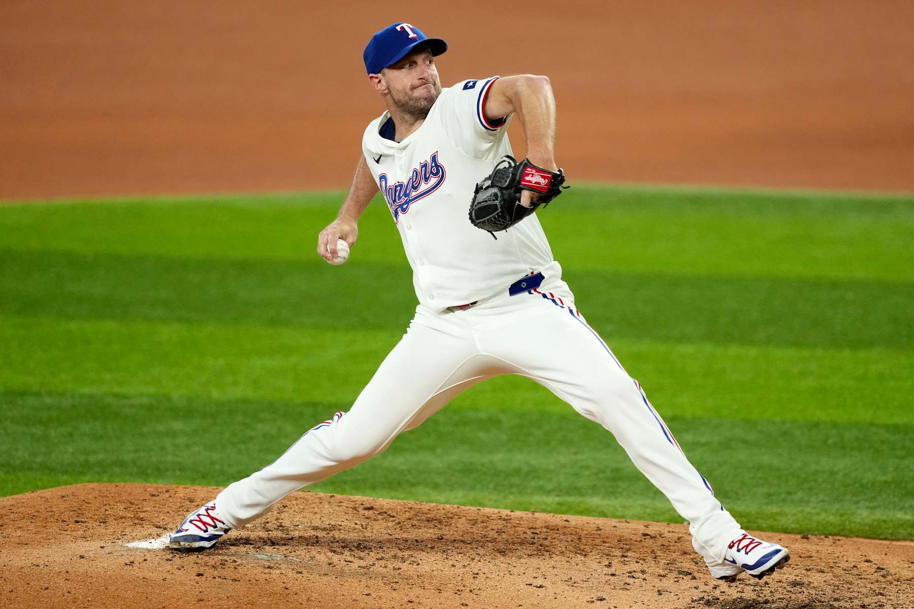 ARLINGTON, TEXAS - JULY 25: Max Scherzer #31 of the Texas Rangers pitches during the fourth inning against the Chicago White Sox at Globe Life Field on July 25, 2024 in Arlington, Texas. (Photo by Sam Hodde/Getty Images)