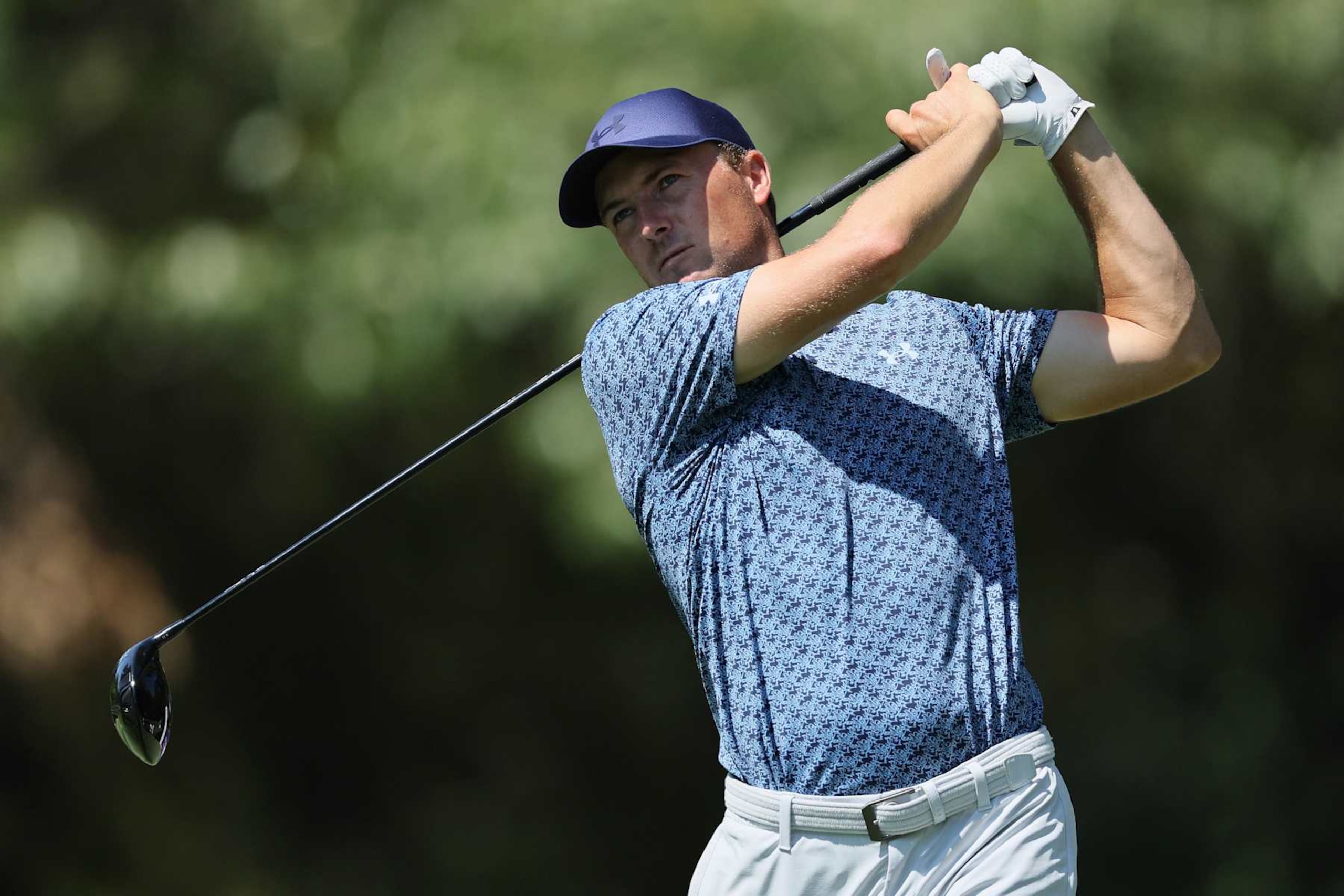 MEMPHIS, TENNESSEE - AUGUST 16: Jordan Spieth of the United States plays his shot from the seventh tee during the second round of the FedEx St. Jude Championship at TPC Southwind on August 16, 2024 in Memphis, Tennessee. (Photo by Andy Lyons/Getty Images)