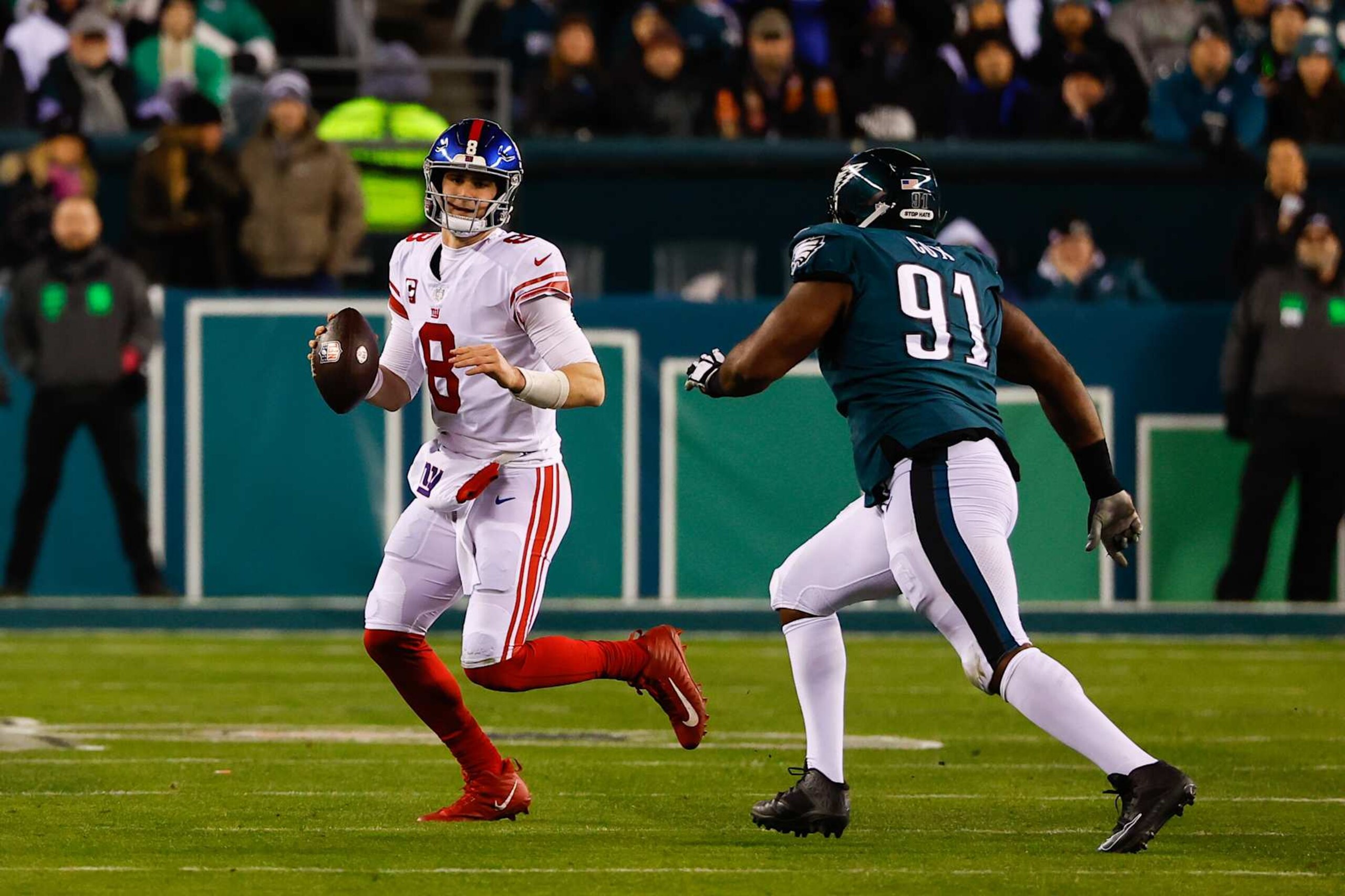 PHILADELPHIA, PA - JANUARY 21:   New York Giants quarterback Daniel Jones (8) rolls out during the NFC Divisional playoff game between the Philadelphia Eagles and the New York Giants on January 21, 2023 at Lincoln Financial Field in Philadelphia, Pennsylvania.  (Photo by Rich Graessle/Icon Sportswire via Getty Images)