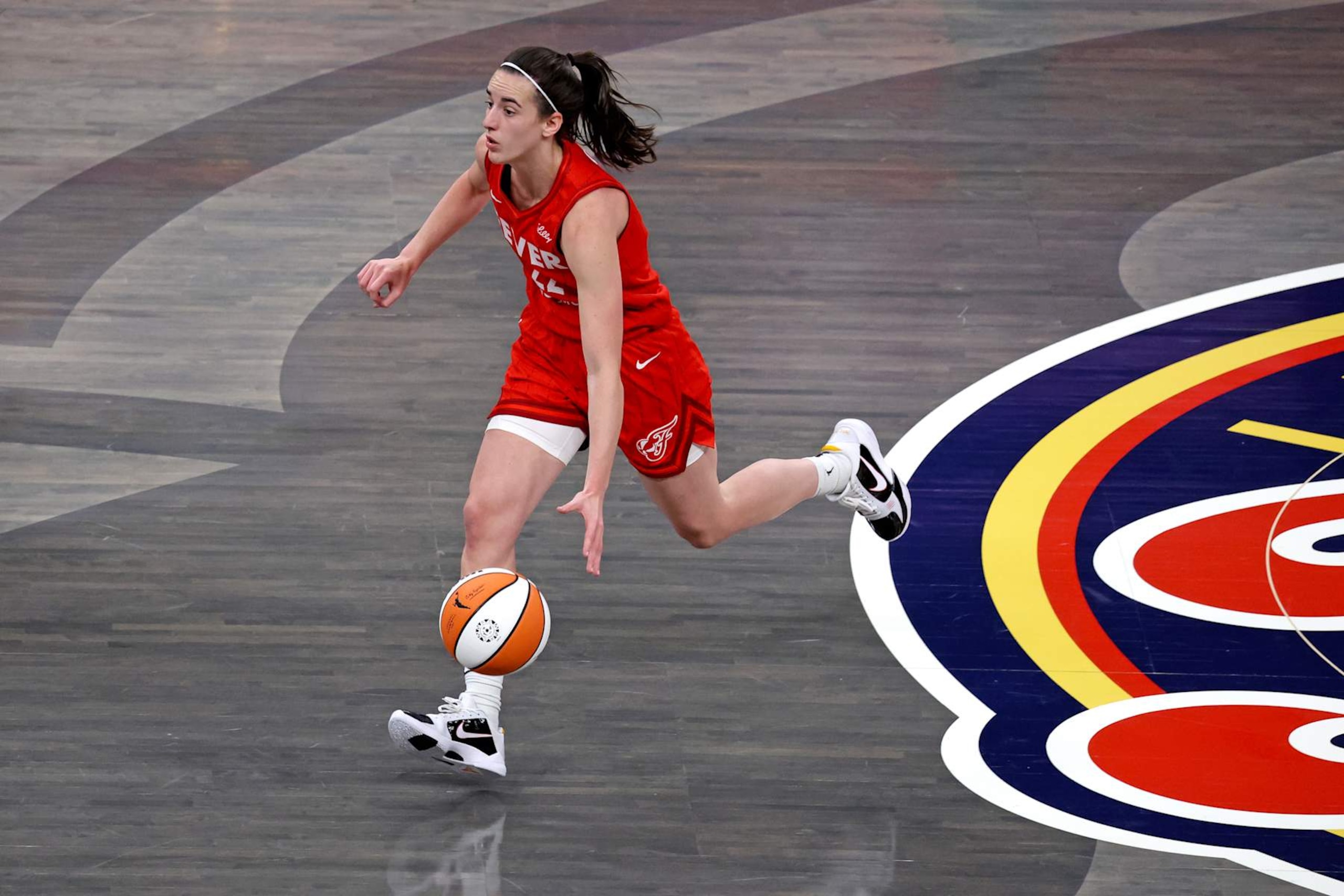 INDIANAPOLIS, IN - AUGUST 16: Indiana Fever guard Caitlin Clark (22) brings the ball up court against the Phoenix Mercury at Gainbridge Fieldhouse on August 16, 2024 in Indianapolis, Indiana. (Photo by Brian Spurlock/Icon Sportswire via Getty Images)