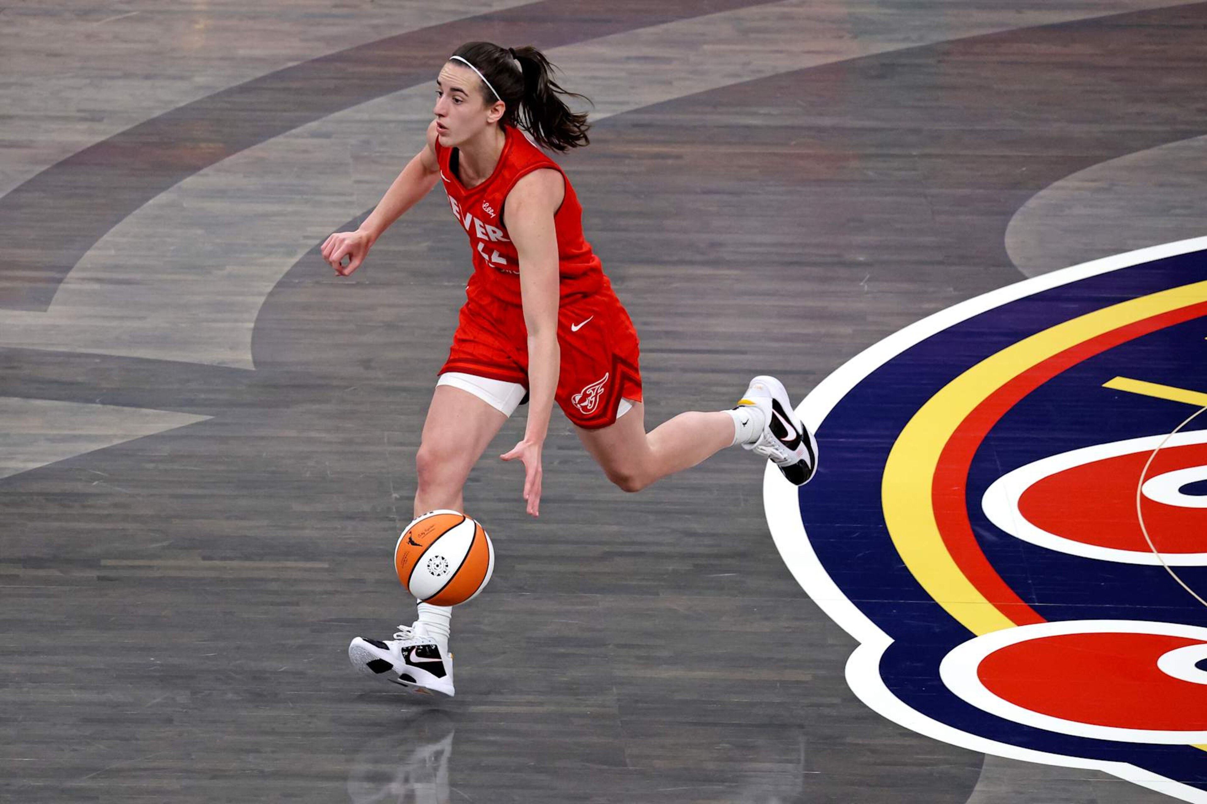 INDIANAPOLIS, IN - AUGUST 16: Indiana Fever guard Caitlin Clark (22) brings the ball up court against the Phoenix Mercury at Gainbridge Fieldhouse on August 16, 2024 in Indianapolis, Indiana. (Photo by Brian Spurlock/Icon Sportswire via Getty Images)