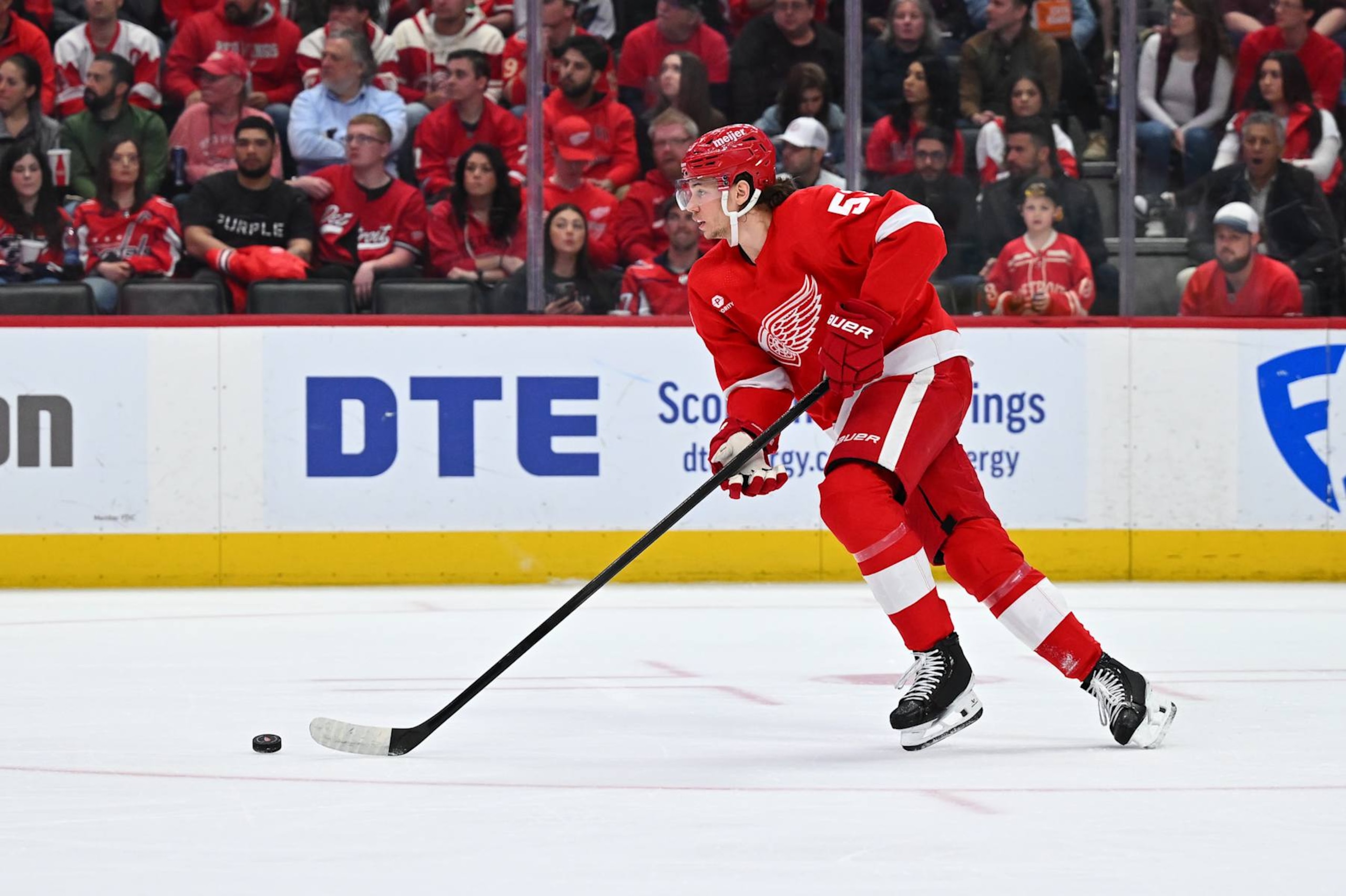 DETROIT, MI - APRIL 09 Detroit Red Wings defenseman Moritz Seider (53) during the game between the Detroit Red Wings and the Washington Capitals Thursday April 9, 2024 at Little Caesars Arena in Detroit, MI. (Photo by Steven King/Icon Sportswire via Getty Images)