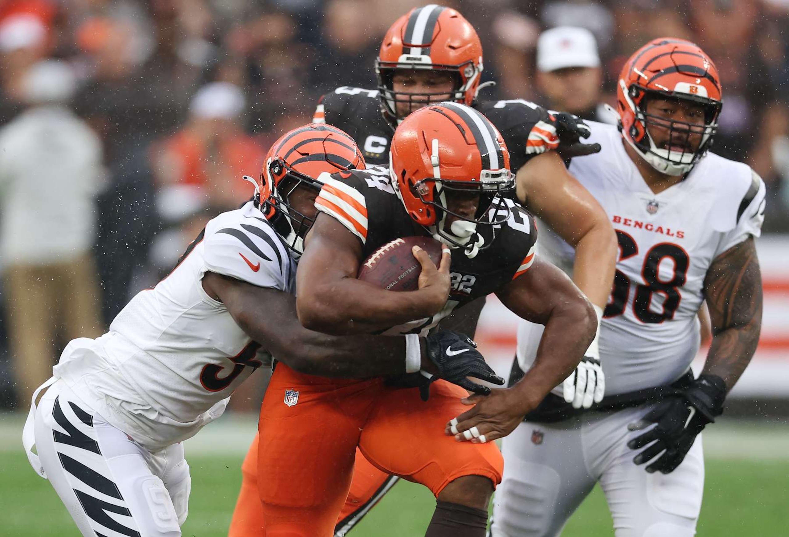 CLEVELAND, OHIO - SEPTEMBER 10:  Nick Chubb #24 of the Cleveland Browns is wrapped up by Germaine Pratt #57 of the Cincinnati Bengals after a catch \d1h at Cleveland Browns Stadium on September 10, 2023 in Cleveland, Ohio. (Photo by Gregory Shamus/Getty Images)