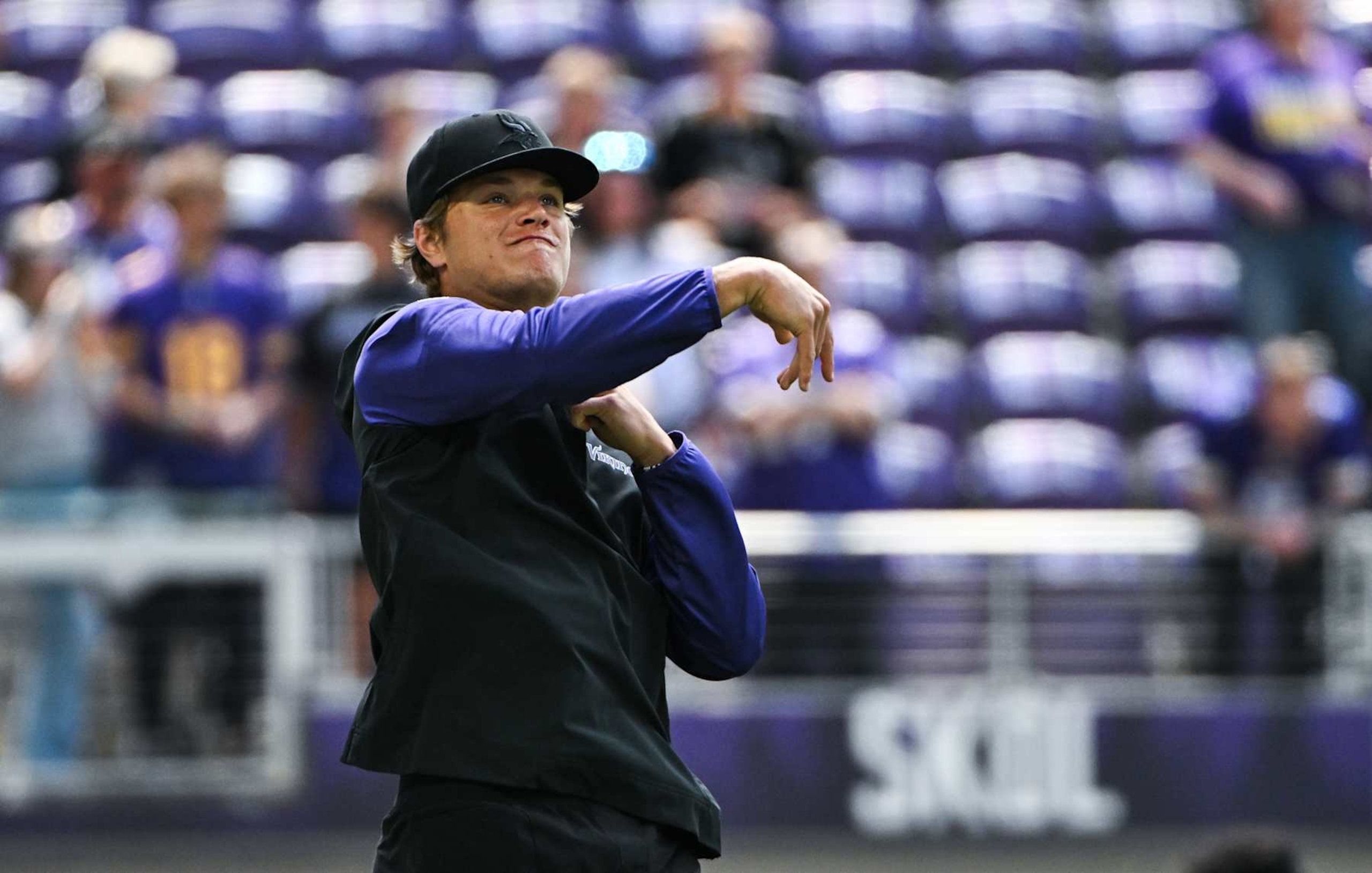 MINNEAPOLIS, MINNESOTA - AUGUST 10: J.J. McCarthy #9 of the Minnesota Vikings warms up before the preseason game against the Las Vegas Raiders at U.S. Bank Stadium on August 10, 2024 in Minneapolis, Minnesota. (Photo by Stephen Maturen/Getty Images)