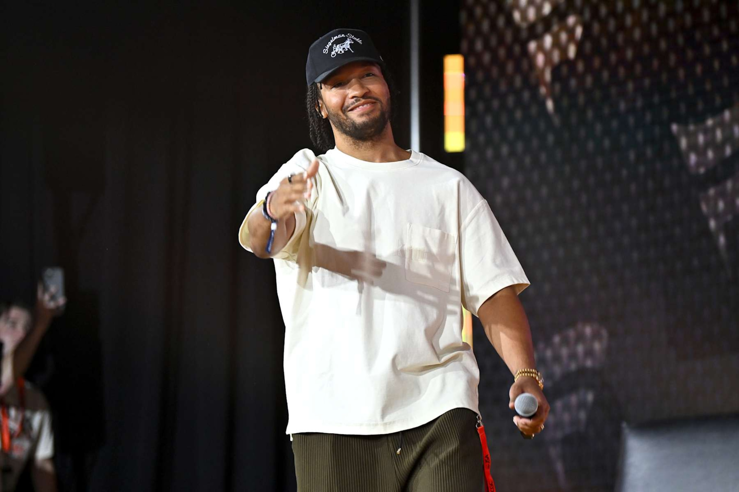 NEW YORK, NEW YORK - AUGUST 16: Jalen Brunson appears onstage at the Fanatics Fest NYC 2024 at Jacob Javits Center on August 16, 2024 in New York City.  (Photo by Roy Rochlin/Getty Images for Fanatics)