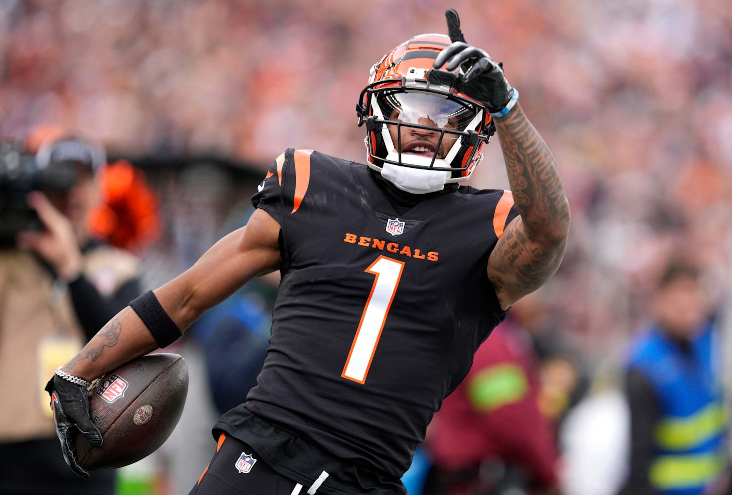 CINCINNATI, OHIO - DECEMBER 16: Ja’Marr Chase #1 of the Cincinnati Bengals reacts after making a reception in the first quarter of the game against the Minnesota Vikings at Paycor Stadium on December 16, 2023 in Cincinnati, Ohio. (Photo by Jeff Dean/Getty Images) CINCINNATI, OHIO - DECEMBER 16: Ja’Marr Chase #1 of the Cincinnati Bengals reacts after making a reception in the first quarter of the game against the Minnesota Vikings at Paycor Stadium on December 16, 2023 in Cincinnati, Ohio. (Photo by Jeff Dean/Getty Images)