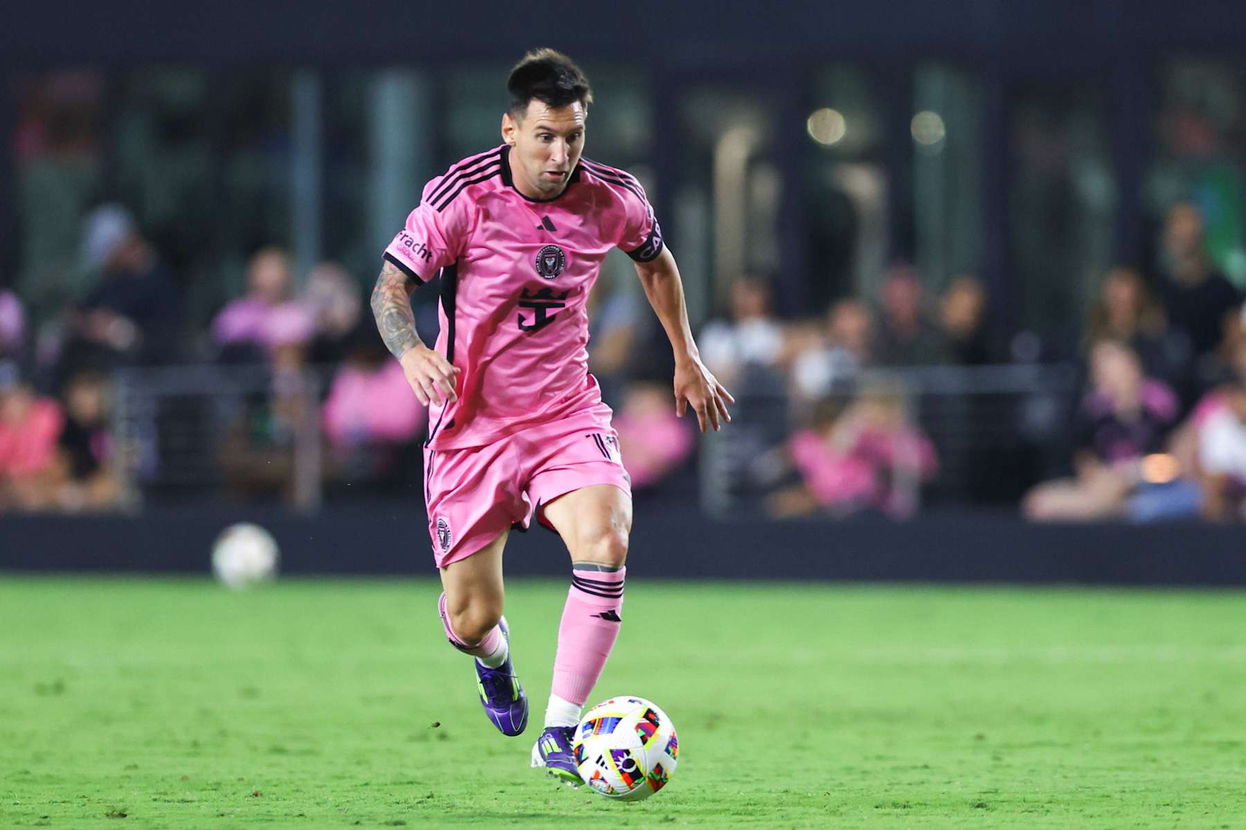 FORT LAUDERDALE, FLORIDA - JUNE 01: Lionel Messi #10 of Inter Miami controls the ball during the second half of the game against St. Louis City at Chase Stadium on June 01, 2024 in Fort Lauderdale, Florida. (Photo by Megan Briggs/Getty Images)