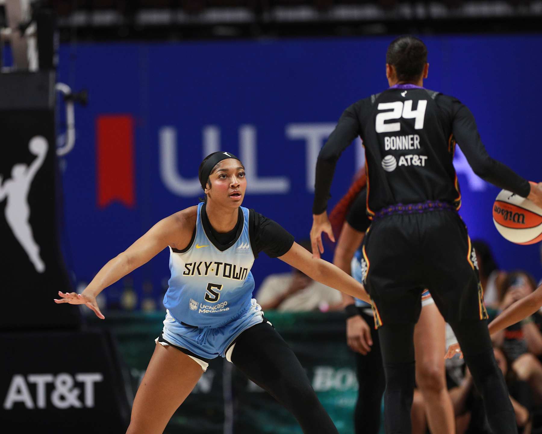 UNCASVILLE, CT - AUGUST 23: Angel Reese #5 of the Chicago Sky plays defense during the game against DeWanna Bonner #24 of the Connecticut Sun on August 23, 2024 at the Mohegan Sun Arena in Uncasville, Connecticut. NOTE TO USER: User expressly acknowledges and agrees that, by downloading and or using this photograph, User is consenting to the terms and conditions of the Getty Images License Agreement. Mandatory Copyright Notice: Copyright 2024 NBAE (Photo by Chris Marion/NBAE via Getty Images)