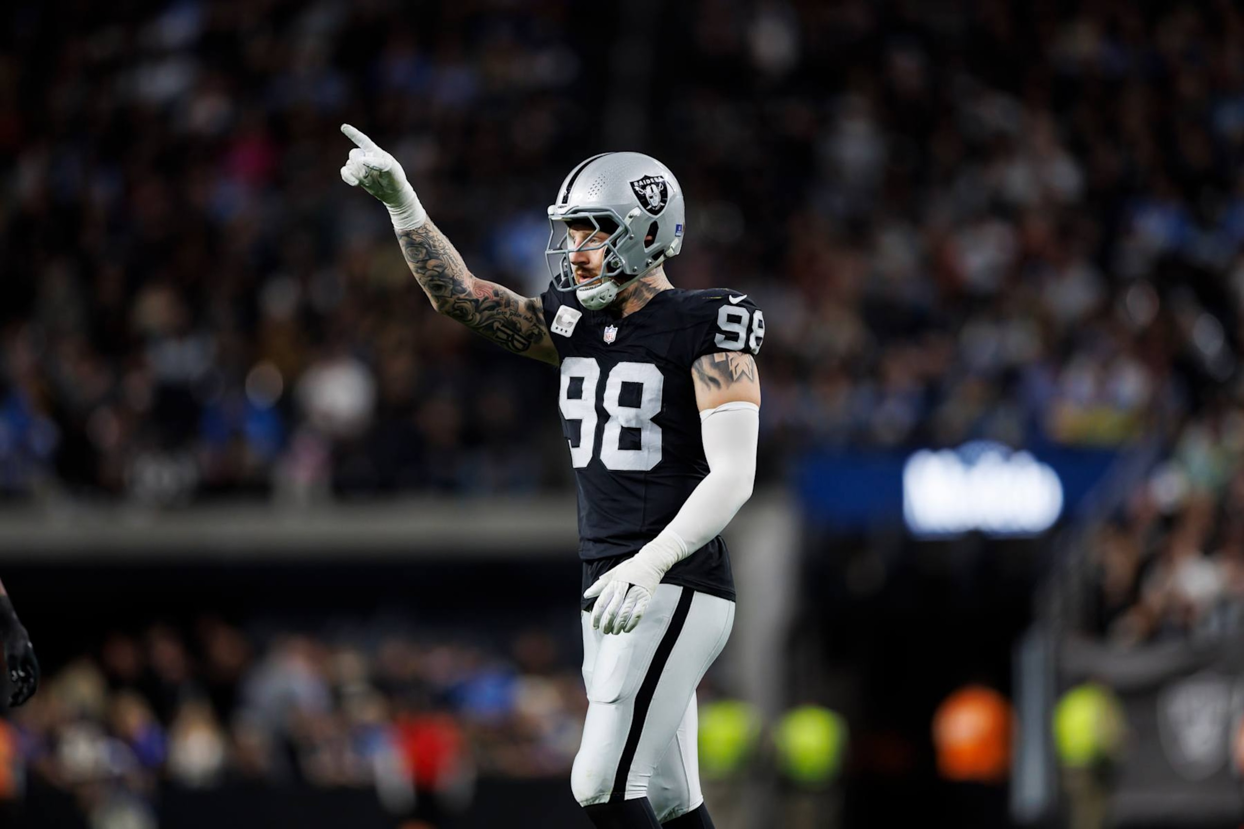 Raiders edge Maxx Crosby