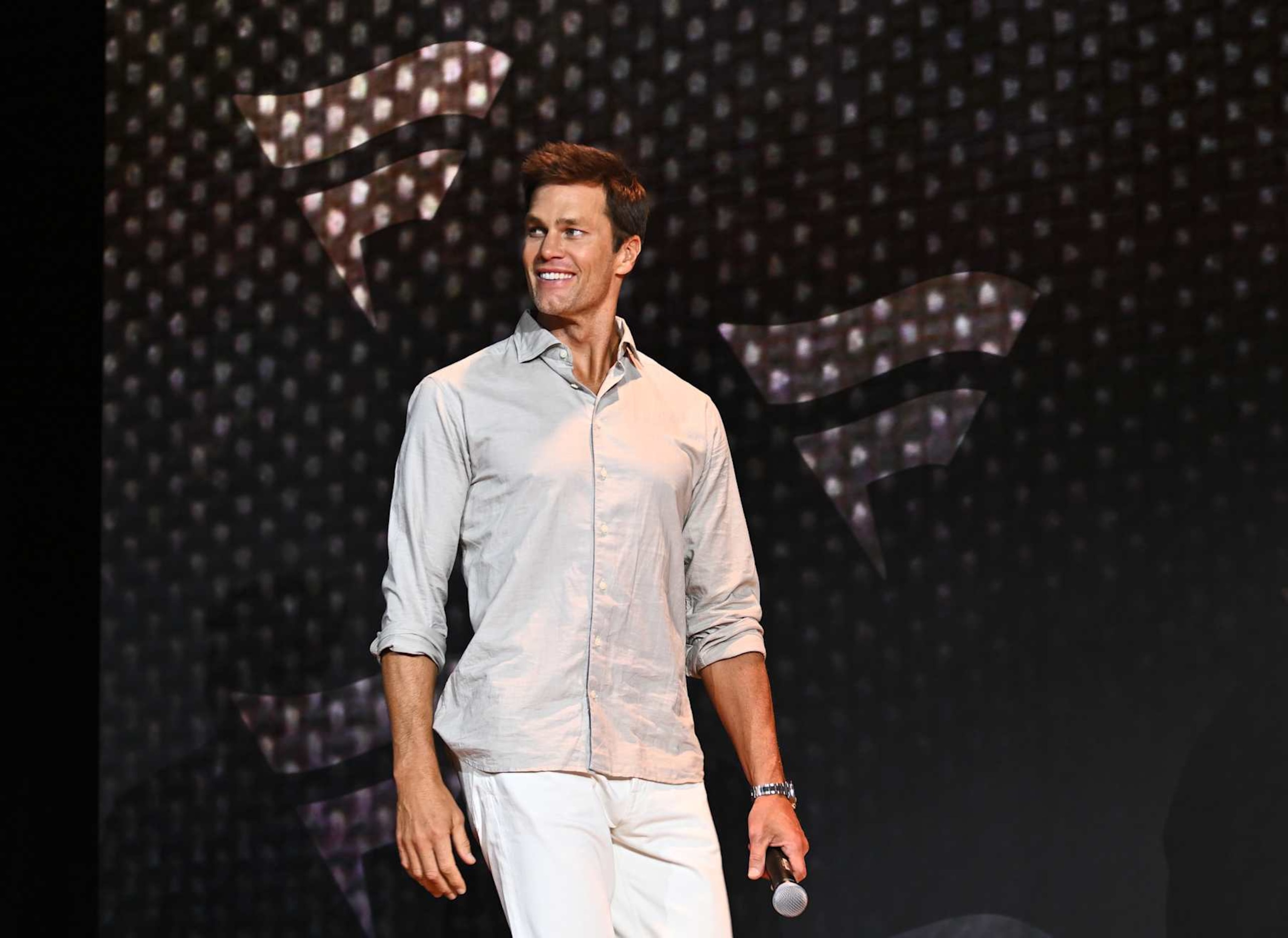 NEW YORK, NEW YORK - AUGUST 16: Tom Brady appears onstage at the Fanatics Fest NYC 2024 at Jacob Javits Center on August 16, 2024 in New York City. (Photo by Roy Rochlin/Getty Images for Fanatics) NEW YORK, NEW YORK - AUGUST 16: Tom Brady appears onstage at the Fanatics Fest NYC 2024 at Jacob Javits Center on August 16, 2024 in New York City. (Photo by Roy Rochlin/Getty Images for Fanatics)