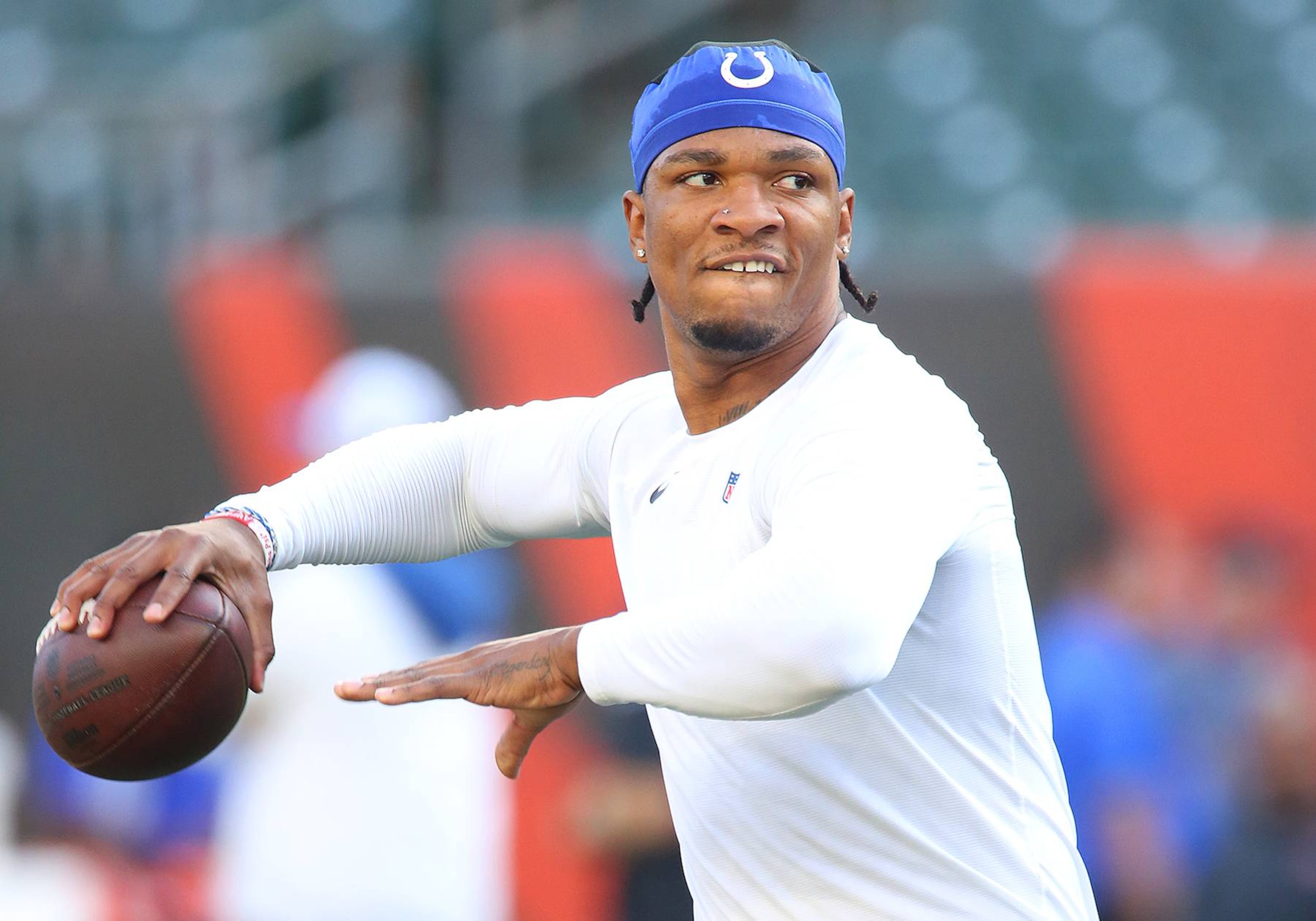 CINCINNATI, OH - AUGUST 22 -  Indianapolis Colts quarterback Anthony Richardson (5) warms up before a game between the Indianapolis Colts and the Cincinnati Bengals at Paycor Stadium on Thursday, August 22, 2024. (Photo by Jeff Moreland/Icon Sportswire via Getty Images)