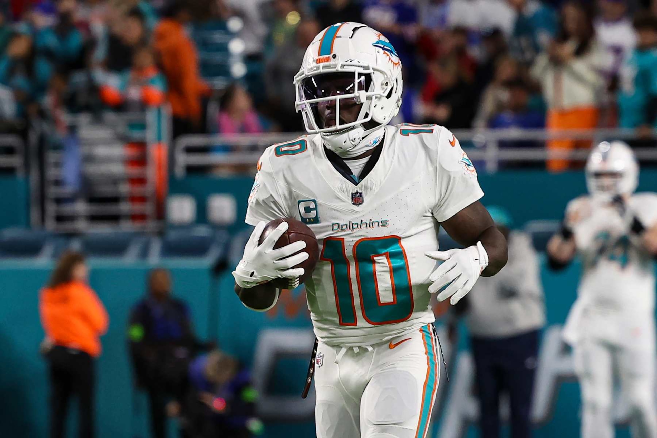 MIAMI GARDENS, FL - JANUARY 07: Tyreek Hill #10 of the Miami Dolphins warms up prior to an NFL football game against the Buffalo Bills at Hard Rock Stadium on January 7, 2024 in Miami Gardens, Florida. (Photo by Perry Knotts/Getty Images)