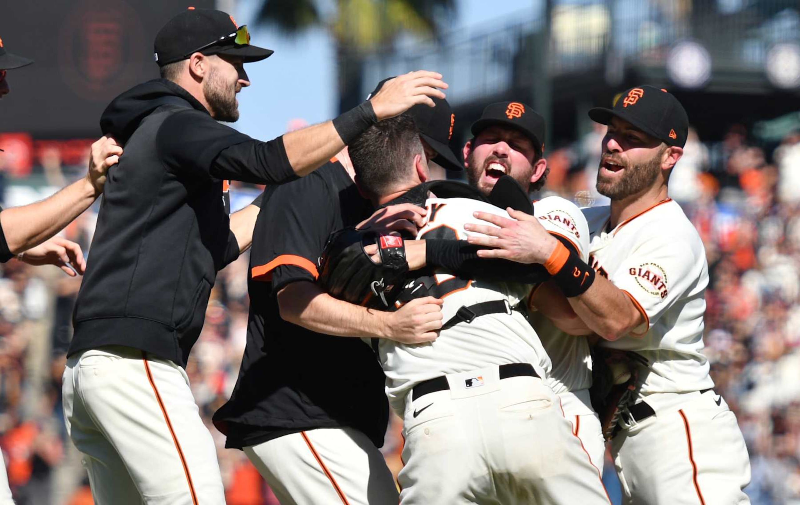 SAN FRANCISCO, CALIFORNIA - OCTOBER 03: The San Francisco Giants celebrate as they clinch the NL West after a game against the San Diego Padres at Oracle Park on October 03, 2021 in San Francisco, California. (Photo by Brandon Vallance/Getty Images) SAN FRANCISCO, CALIFORNIA - OCTOBER 03: The San Francisco Giants celebrate as they clinch the NL West after a game against the San Diego Padres at Oracle Park on October 03, 2021 in San Francisco, California. (Photo by Brandon Vallance/Getty Images)