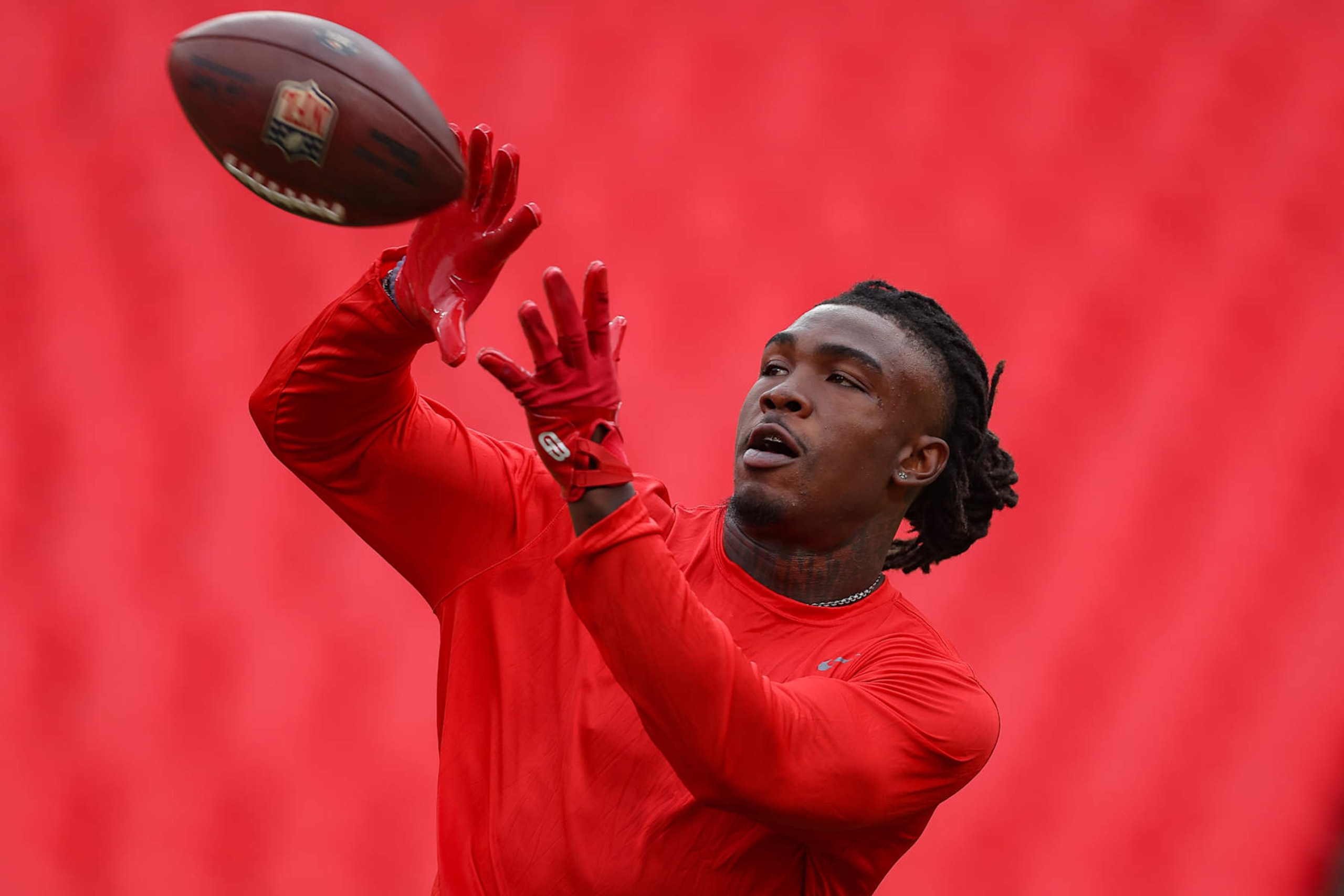 KANSAS CITY, MISSOURI - AUGUST 22: Rashee Rice #4 of the Kansas City Chiefs catches a pass during pregame warmups prior to a preseason game against the Chicago Bears at GEHA Field at Arrowhead Stadium on August 22, 2024 in Kansas City, Missouri. (Photo by David Eulitt/Getty Images) KANSAS CITY, MISSOURI - AUGUST 22: Rashee Rice #4 of the Kansas City Chiefs catches a pass during pregame warmups prior to a preseason game against the Chicago Bears at GEHA Field at Arrowhead Stadium on August 22, 2024 in Kansas City, Missouri. (Photo by David Eulitt/Getty Images)