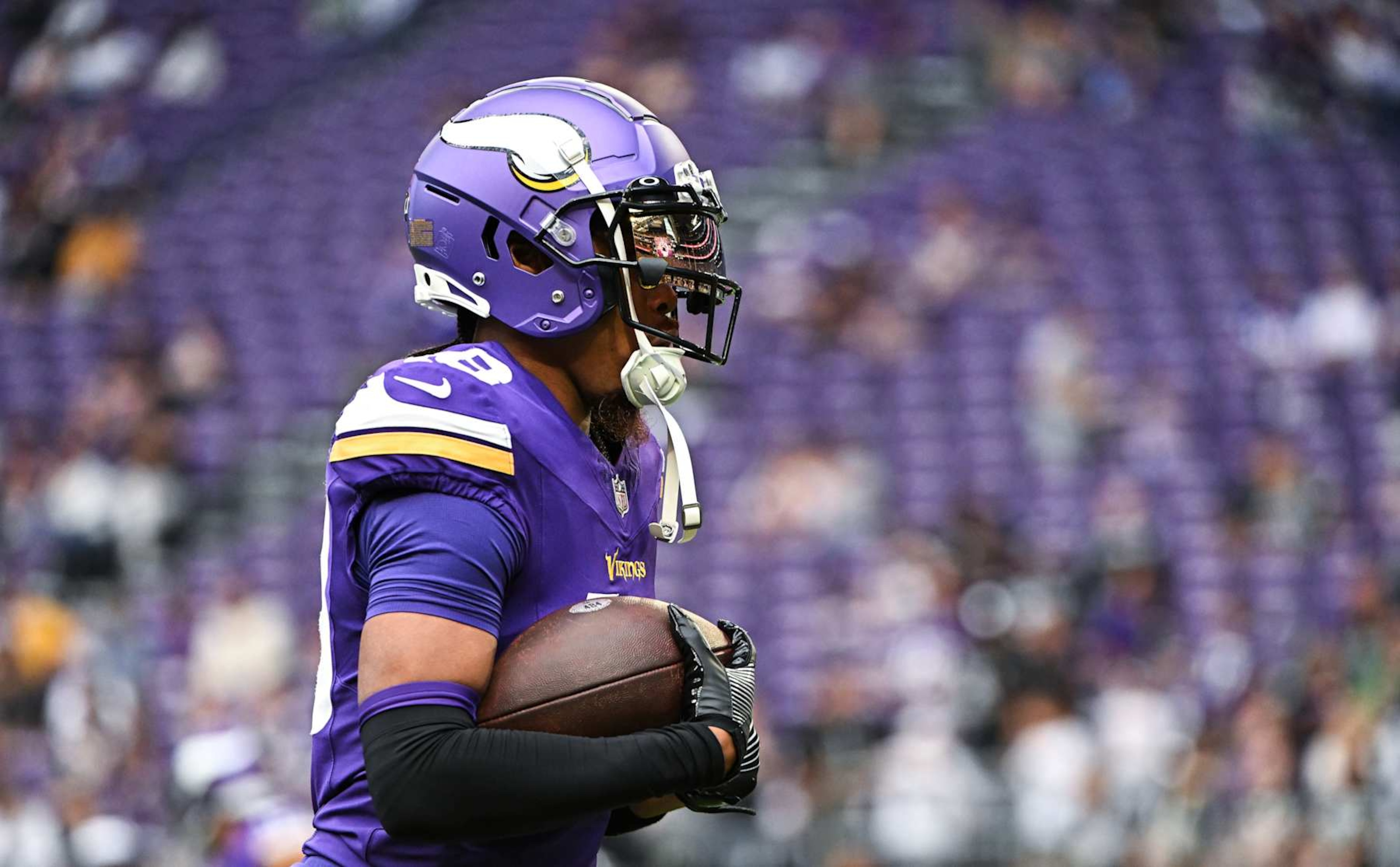 MINNEAPOLIS, MINNESOTA - AUGUST 10: Justin Jefferson #18 of the Minnesota Vikings warms up before the preseason game against the Las Vegas Raiders at U.S. Bank Stadium on August 10, 2024 in Minneapolis, Minnesota. (Photo by Stephen Maturen/Getty Images)