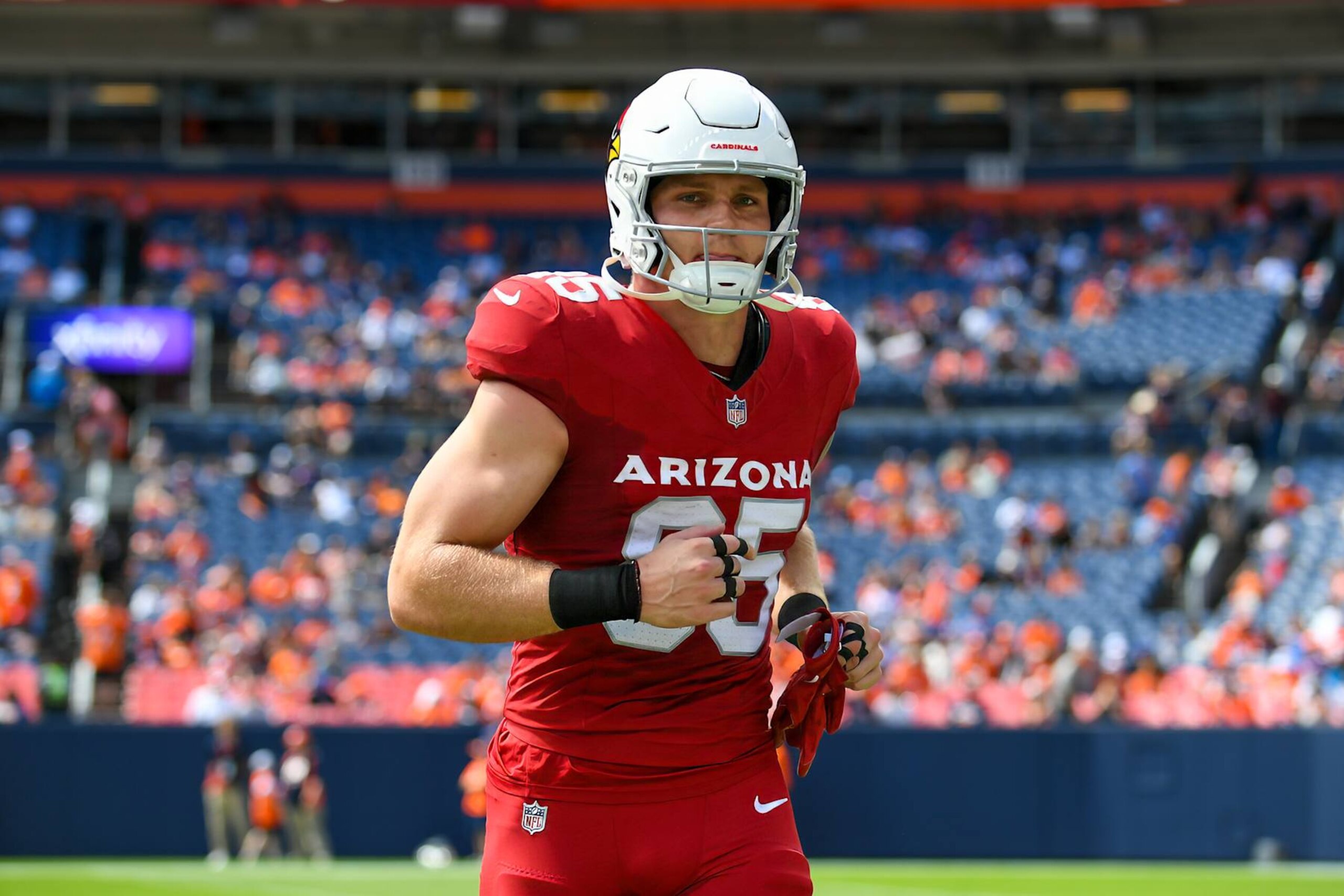 DENVER, CO - AUGUST 25: Arizona Cardinals tight end Trey McBride (85) during an NFL preseason game between the Denver Broncos and the Arizona Cardinals at Empower Field at Mile High Stadium in Denver, CO on August 25, 2024. (Photo by Kevin Langley/Icon Sportswire via Getty Images)