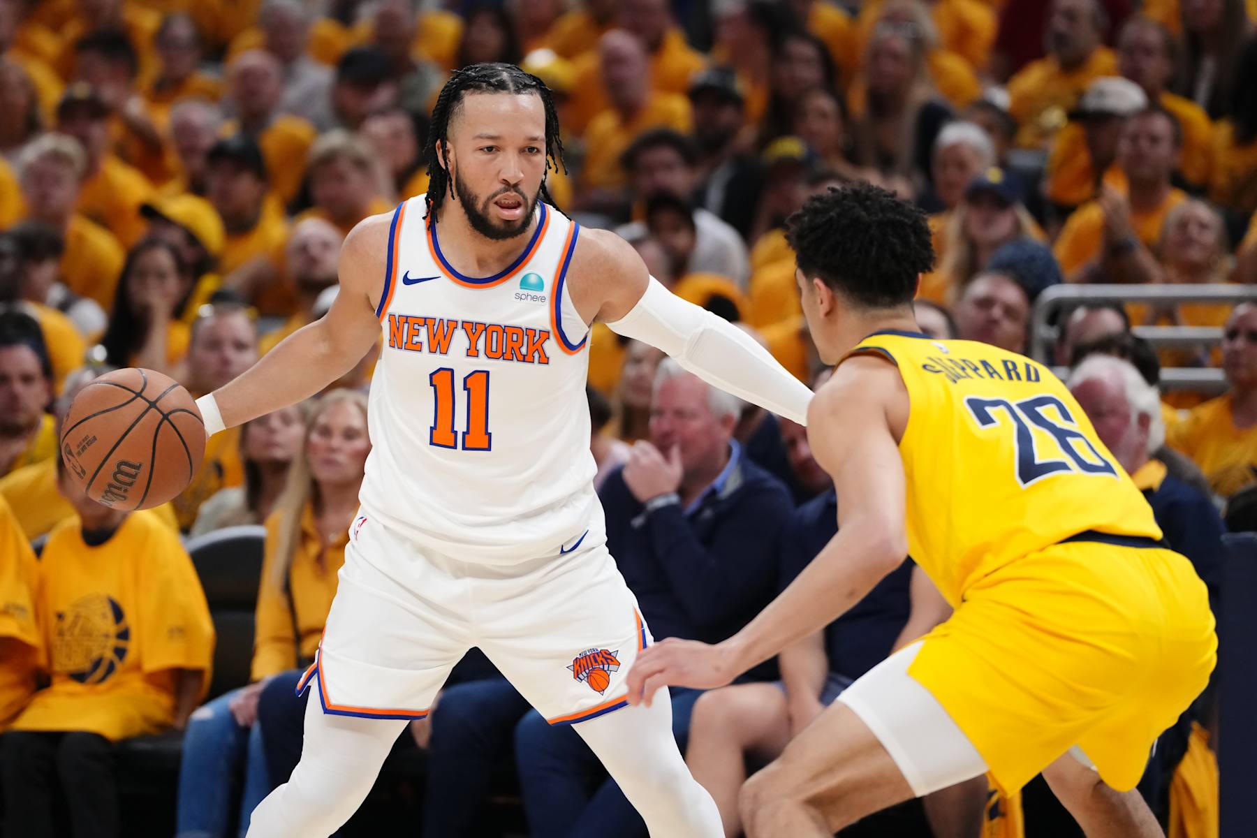 INDIANAPOLIS, INDIANA - MAY 17: Jalen Brunson #11 of the New York Knicks dribbles the ball while being guarded by Ben Sheppard #26 of the Indiana Pacers in the first quarter at Gainbridge Fieldhouse on May 17, 2024 in Indianapolis, Indiana. NOTE TO USER: User expressly acknowledges and agrees that, by downloading and or using this photograph, User is consenting to the terms and conditions of the Getty Images License Agreement (Photo by Dylan Buell/Getty Images)