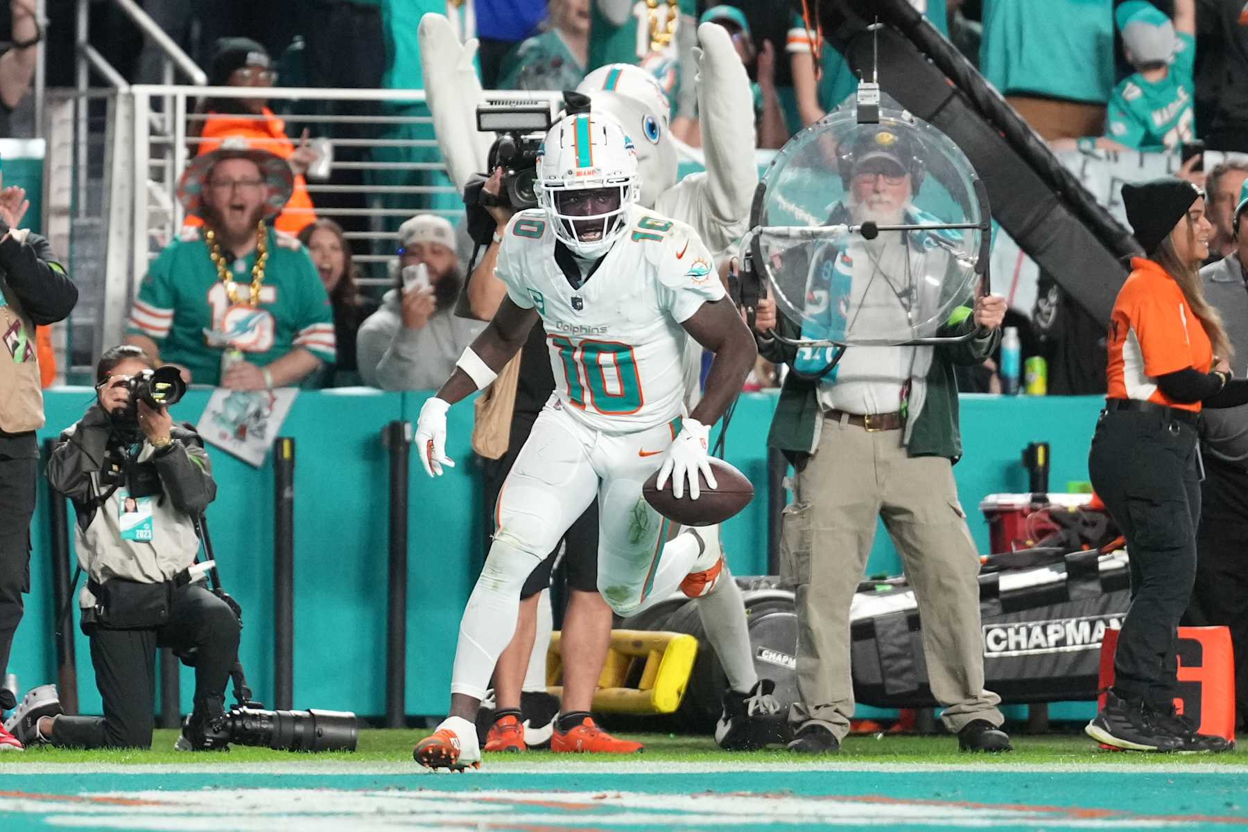 MIAMI GARDENS, FL - JANUARY 07: Miami Dolphins wide receiver Tyreek Hill (10) runs to do a flip after his touchdown in the first half during the game between the Buffalo Bills and the Miami Dolphins on Sunday, January 7, 2024 at Hard Rock Stadium, Miami Gardens, Fla. (Photo by Peter Joneleit/Icon Sportswire via Getty Images)